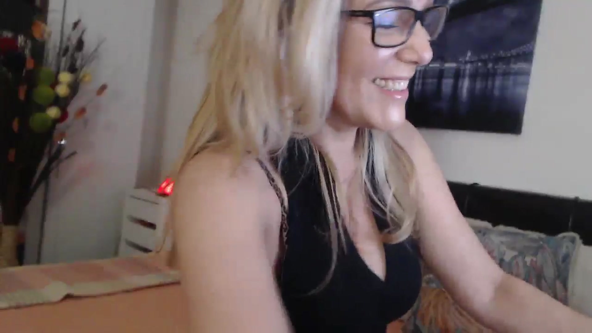 Gallery image thumbnail from Reeya71's myfreecams stream on, 04/14/2025, 03:48 image 4 of 20