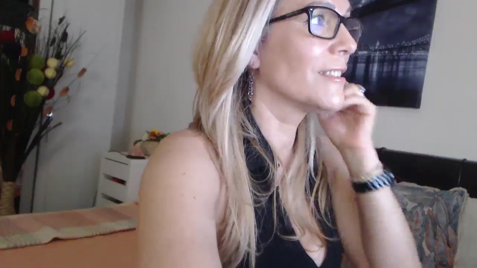 Gallery image thumbnail from Reeya71's myfreecams stream on, 04/14/2025, 03:48 image 11 of 20