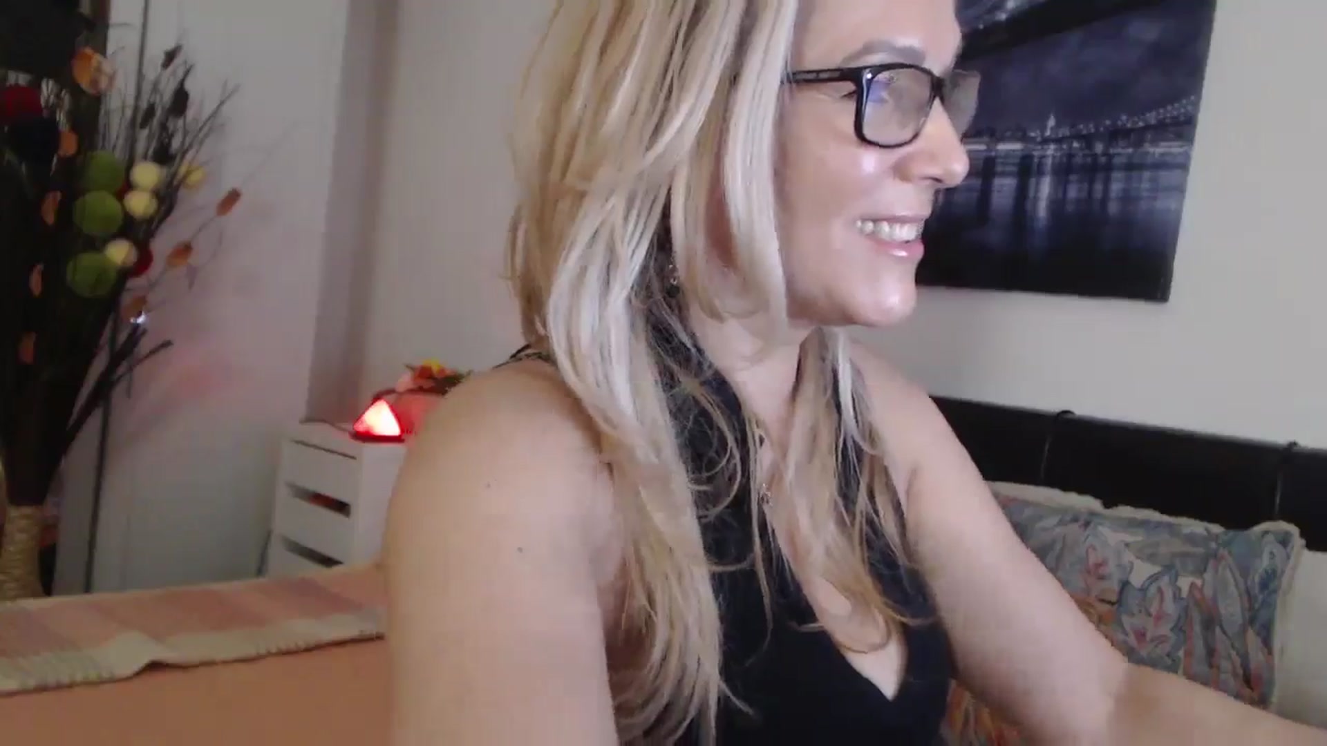 Gallery image thumbnail from Reeya71's myfreecams stream on, 04/14/2025, 03:48 image 8 of 20