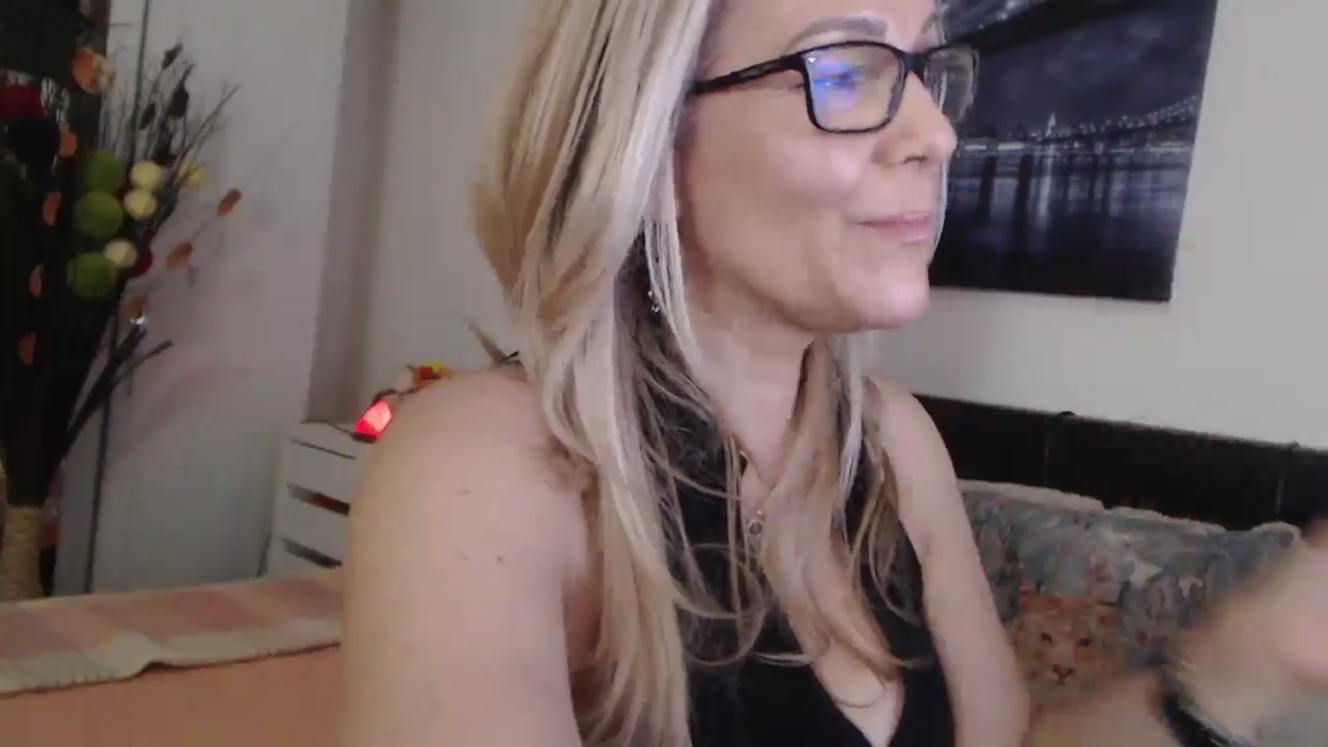 Gallery image thumbnail from Reeya71's myfreecams stream on, 04/14/2025, 03:48 image 13 of 20