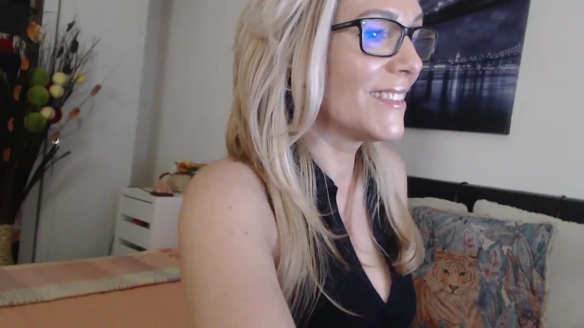 Gallery image thumbnail from Reeya71's myfreecams stream on, 04/14/2025, 04:51 image 14 of 20
