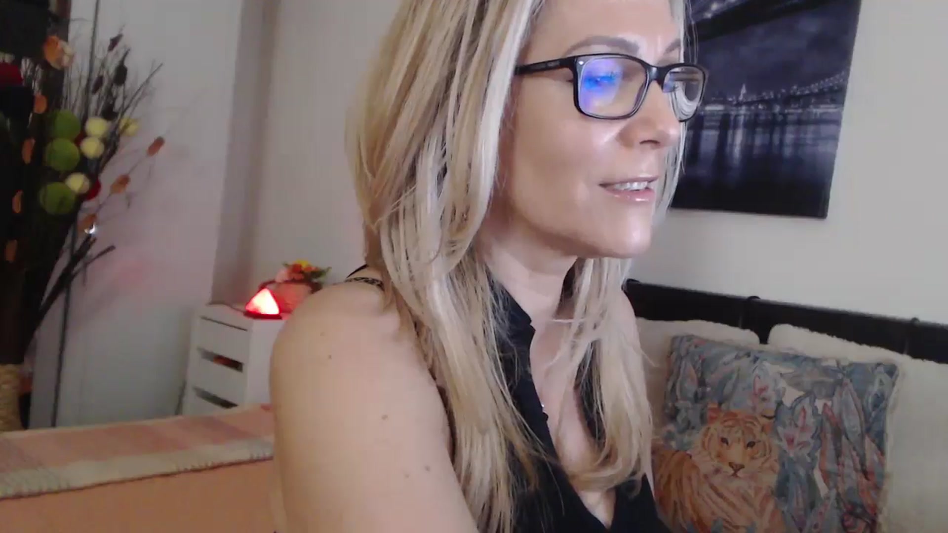 Gallery image thumbnail from Reeya71's myfreecams stream on, 04/14/2025, 04:51 image 9 of 20