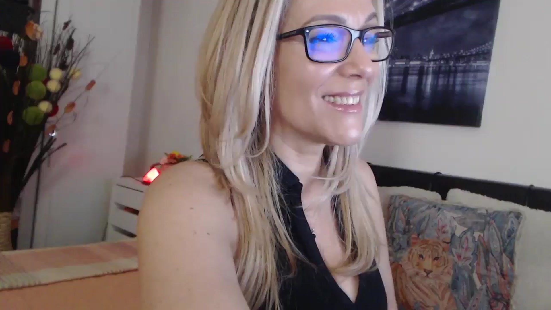 Gallery image thumbnail from Reeya71's myfreecams stream on, 04/14/2025, 04:51 image 1 of 20