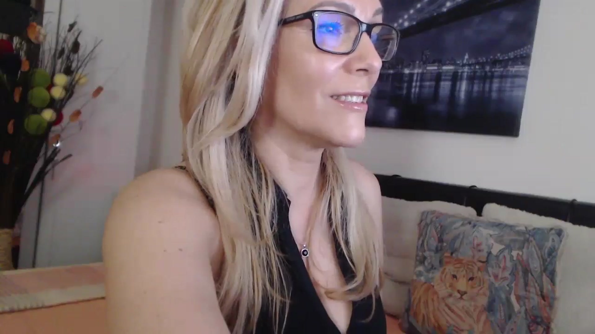 Gallery image thumbnail from Reeya71's myfreecams stream on, 04/14/2025, 04:51 image 19 of 20