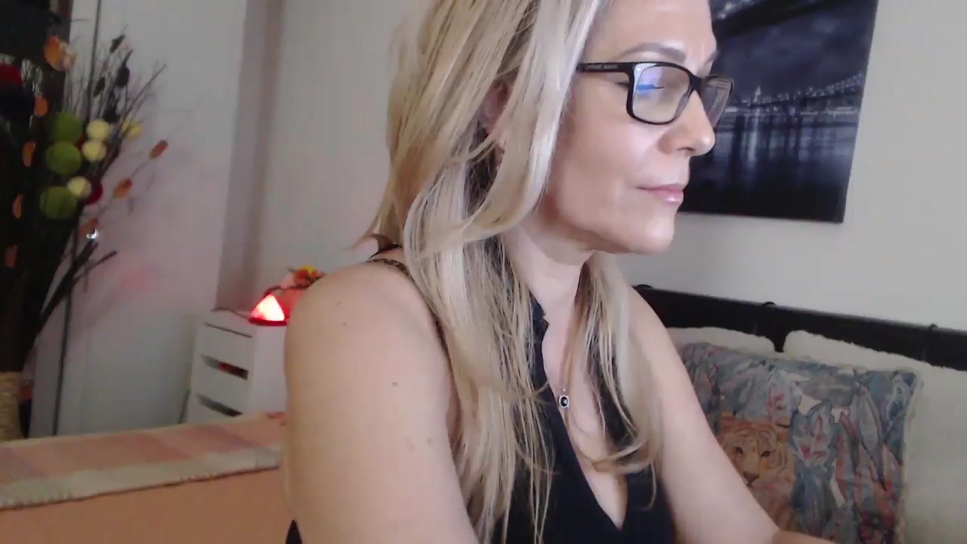 Gallery image thumbnail from Reeya71's myfreecams stream on, 04/14/2025, 04:51 image 20 of 20