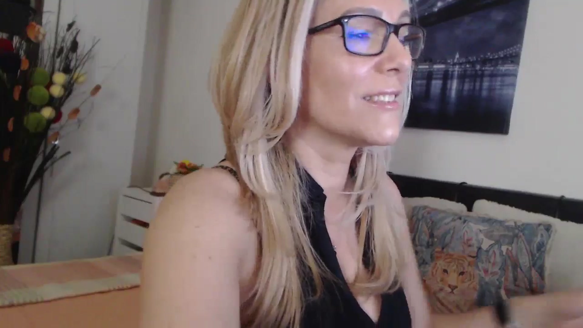 Gallery image thumbnail from Reeya71's myfreecams stream on, 04/14/2025, 04:51 image 5 of 20