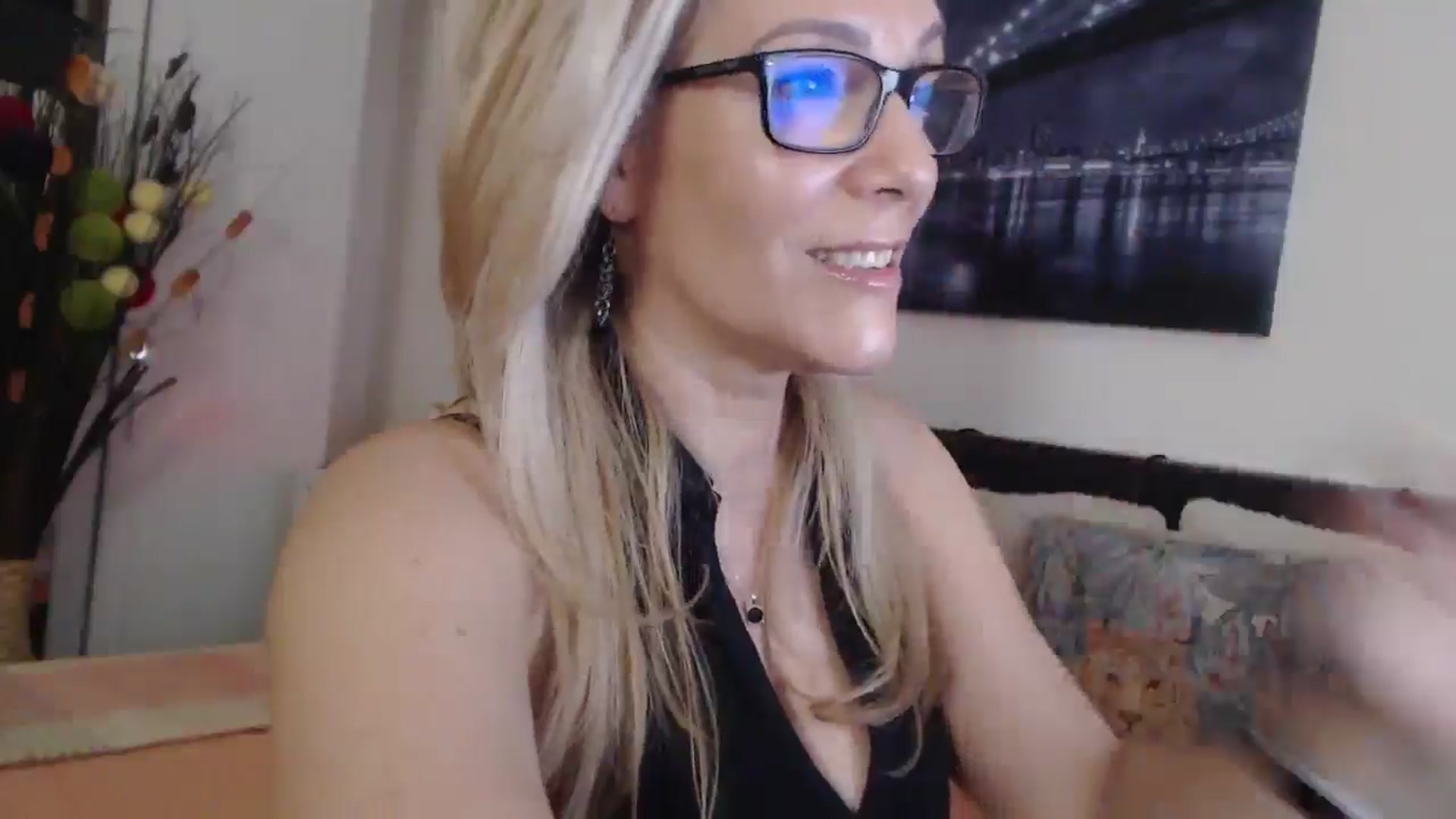 Gallery image thumbnail from Reeya71's myfreecams stream on, 04/14/2025, 04:51 image 18 of 20