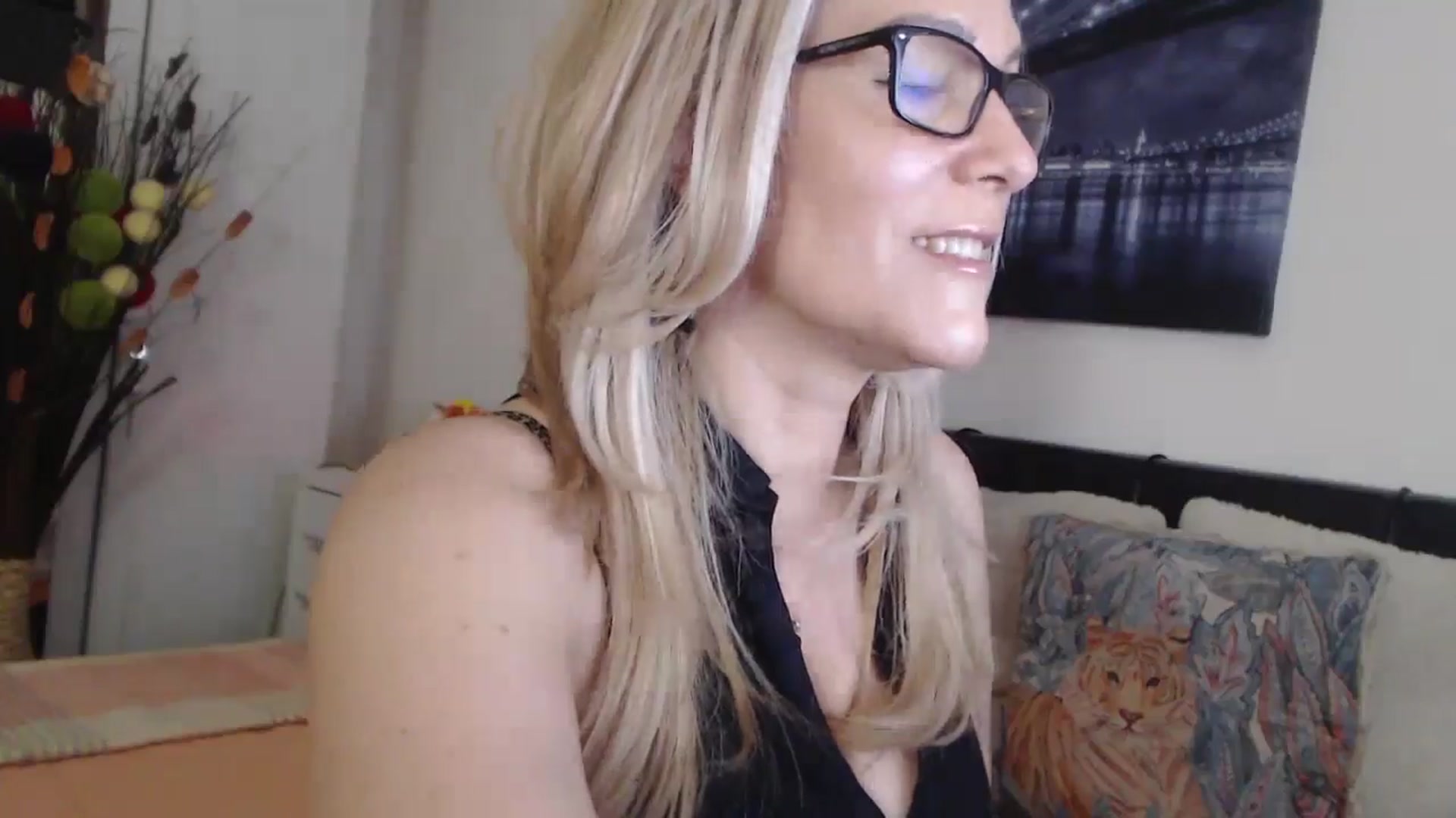 Gallery image thumbnail from Reeya71's myfreecams stream on, 04/14/2025, 04:51 image 4 of 20