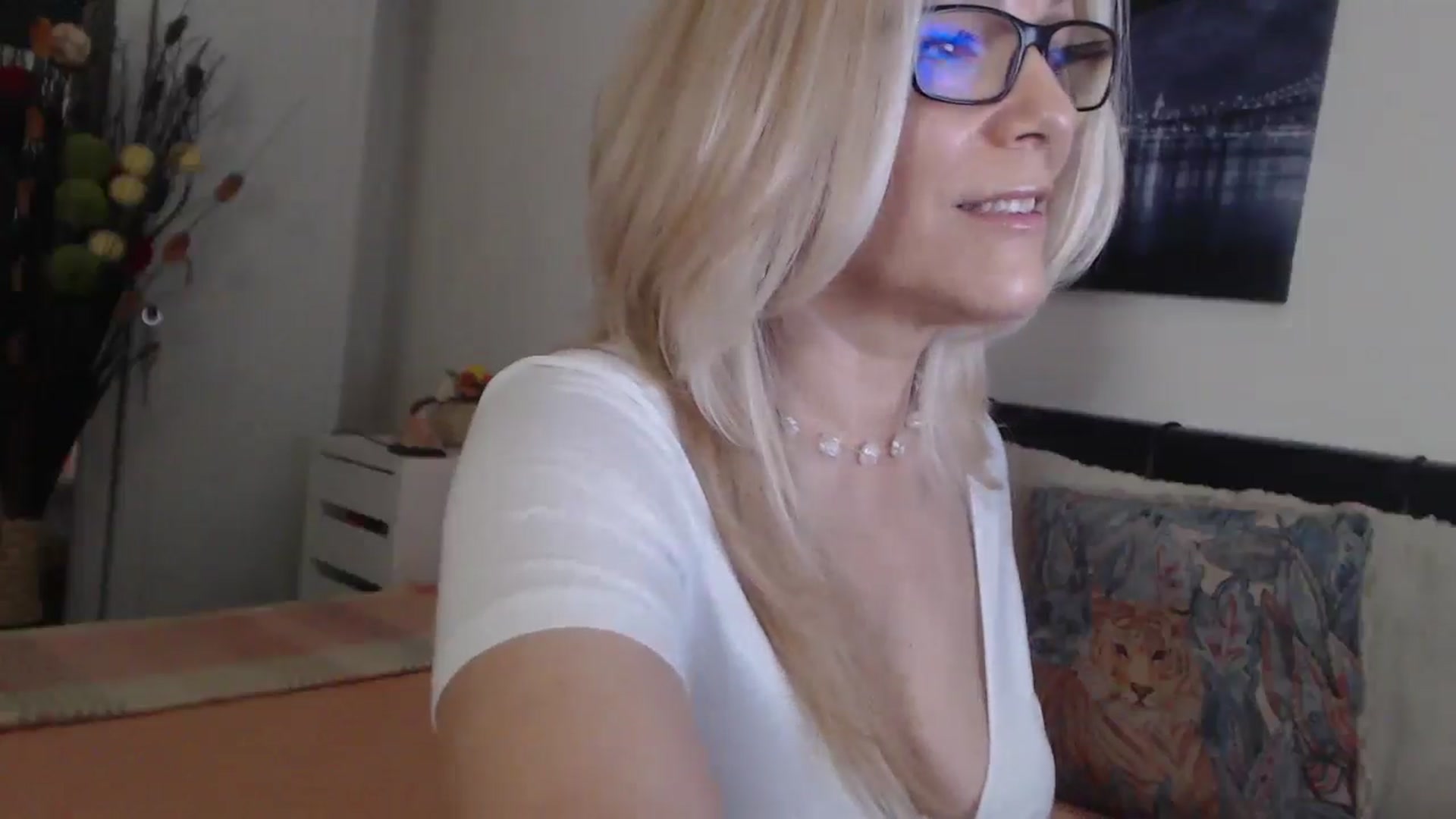 Gallery image thumbnail from Reeya71's myfreecams stream on, 04/16/2025, 03:19 image 9 of 20