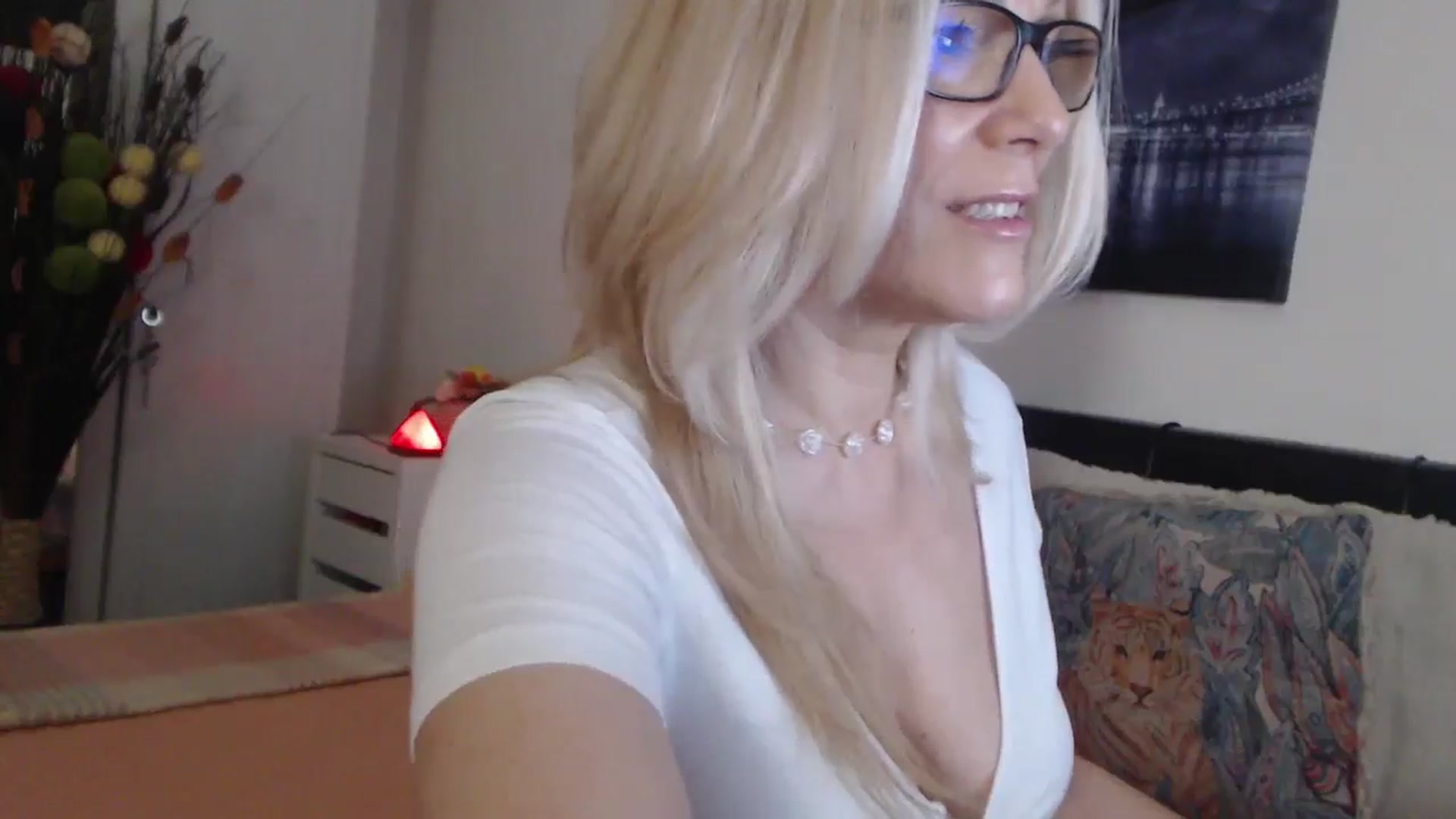 Gallery image thumbnail from Reeya71's myfreecams stream on, 04/16/2025, 03:19 image 8 of 20