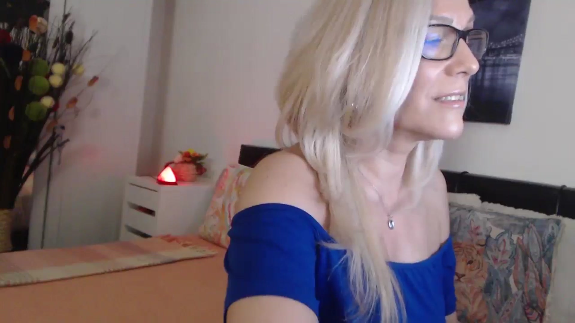 Gallery image thumbnail from Reeya71's myfreecams stream on, 04/17/2025, 02:21 image 17 of 20
