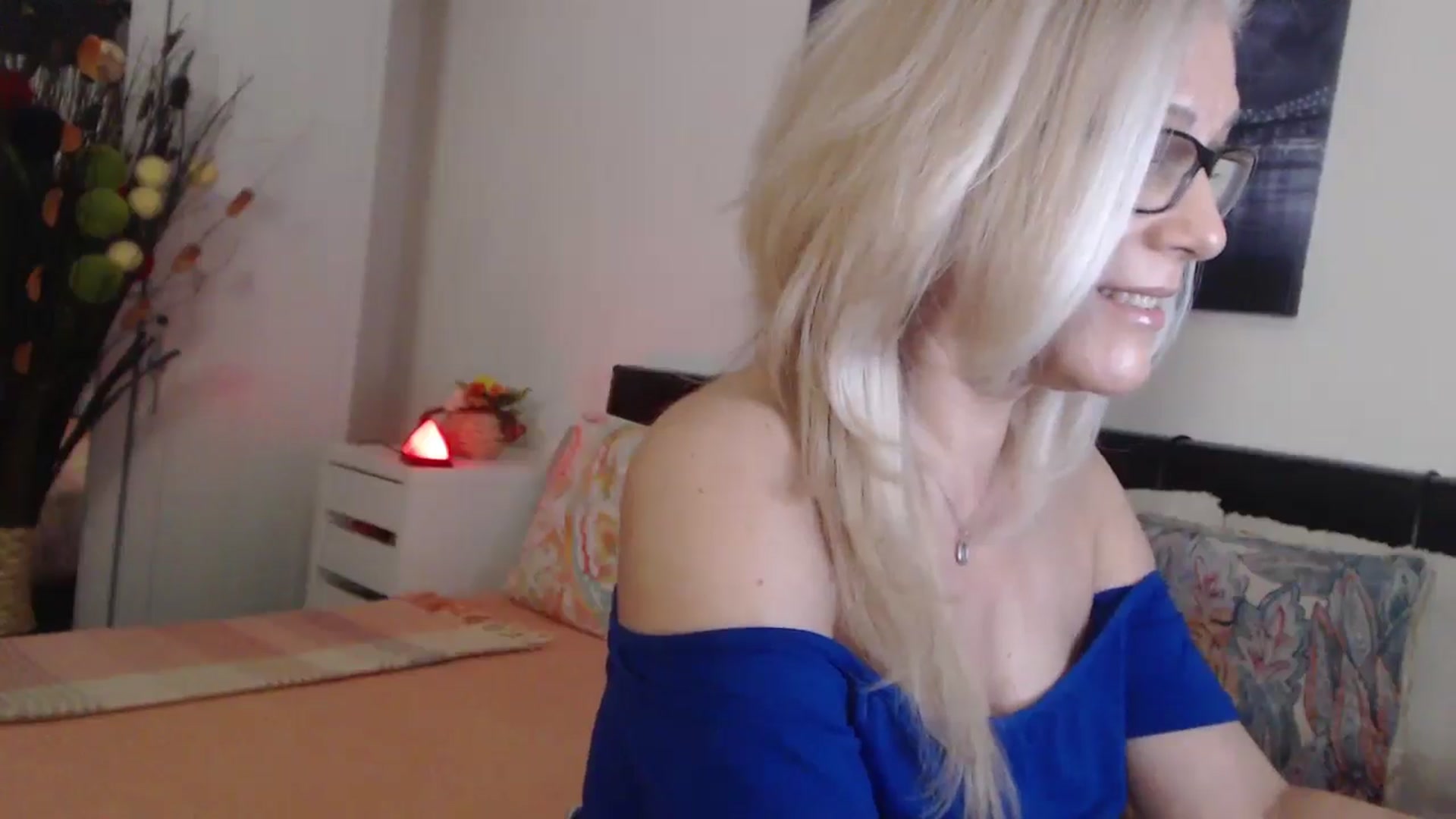 Gallery image thumbnail from Reeya71's myfreecams stream on, 04/17/2025, 02:21 image 8 of 20