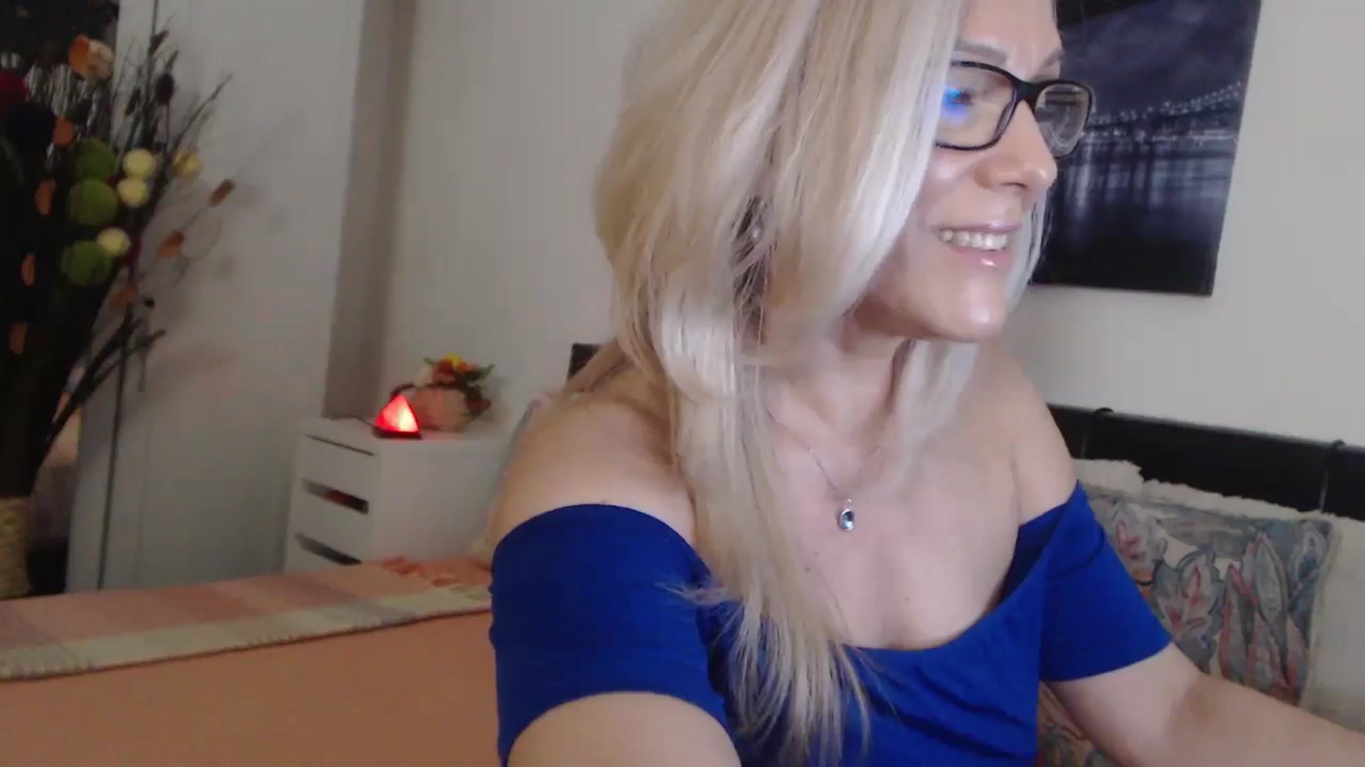 Gallery image thumbnail from Reeya71's myfreecams stream on, 04/17/2025, 02:21 image 19 of 20