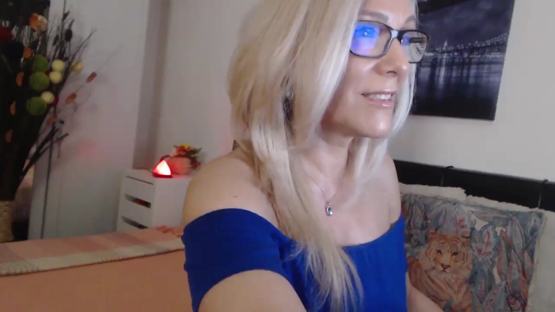 Gallery image thumbnail from Reeya71's myfreecams stream on, 04/17/2025, 02:21 image 13 of 20