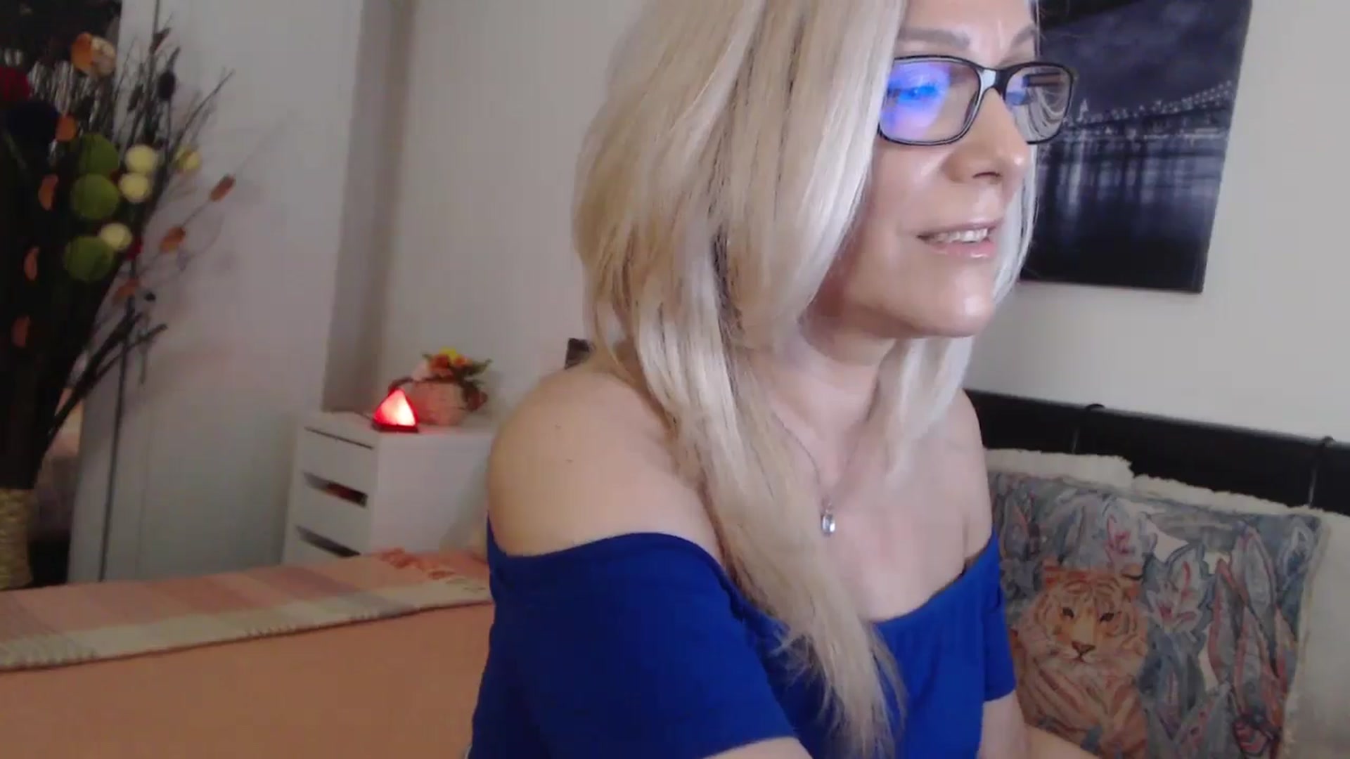 Gallery image thumbnail from Reeya71's myfreecams stream on, 04/17/2025, 02:21 image 5 of 20