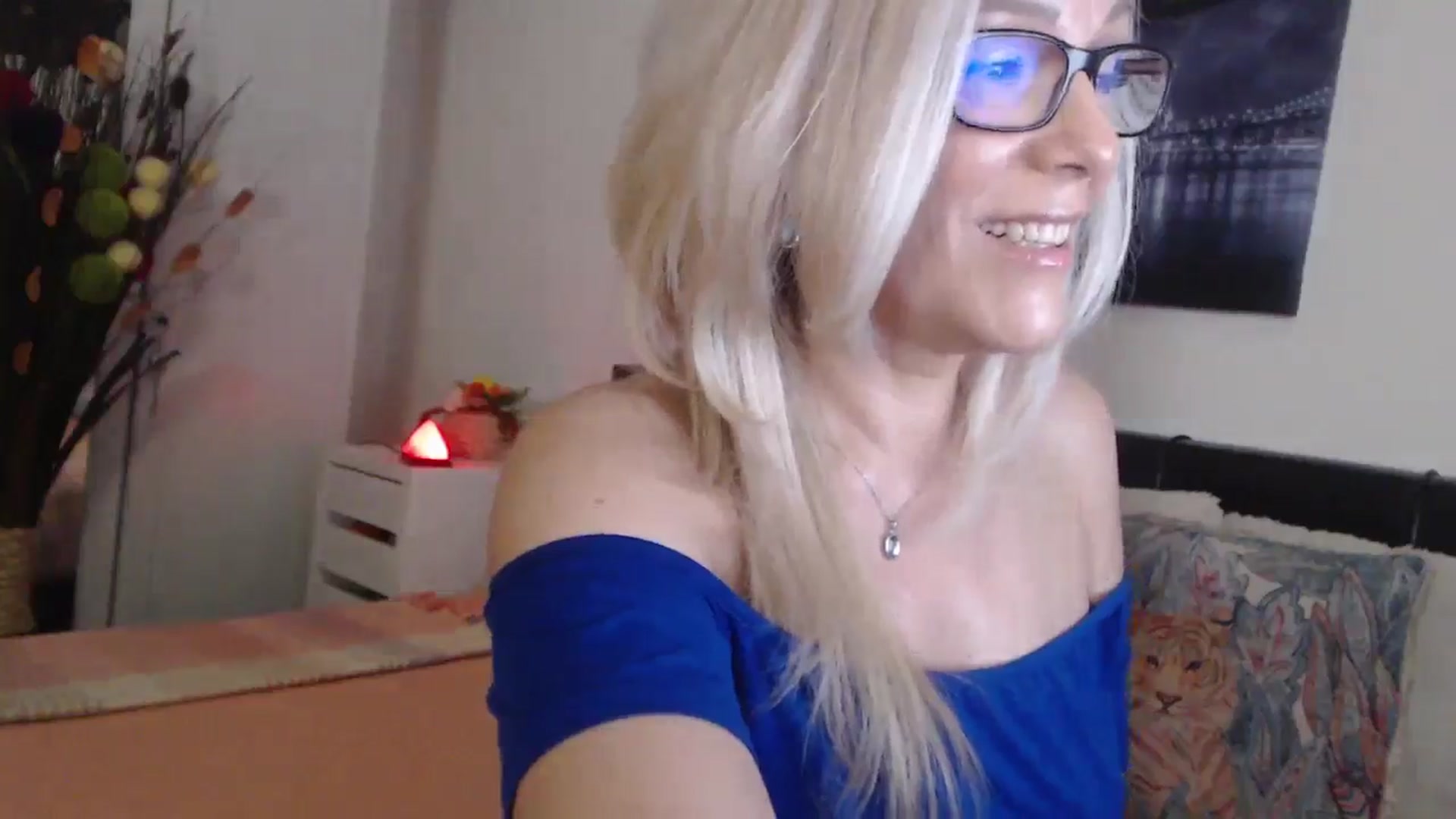 Gallery image thumbnail from Reeya71's myfreecams stream on, 04/17/2025, 02:21 image 12 of 20