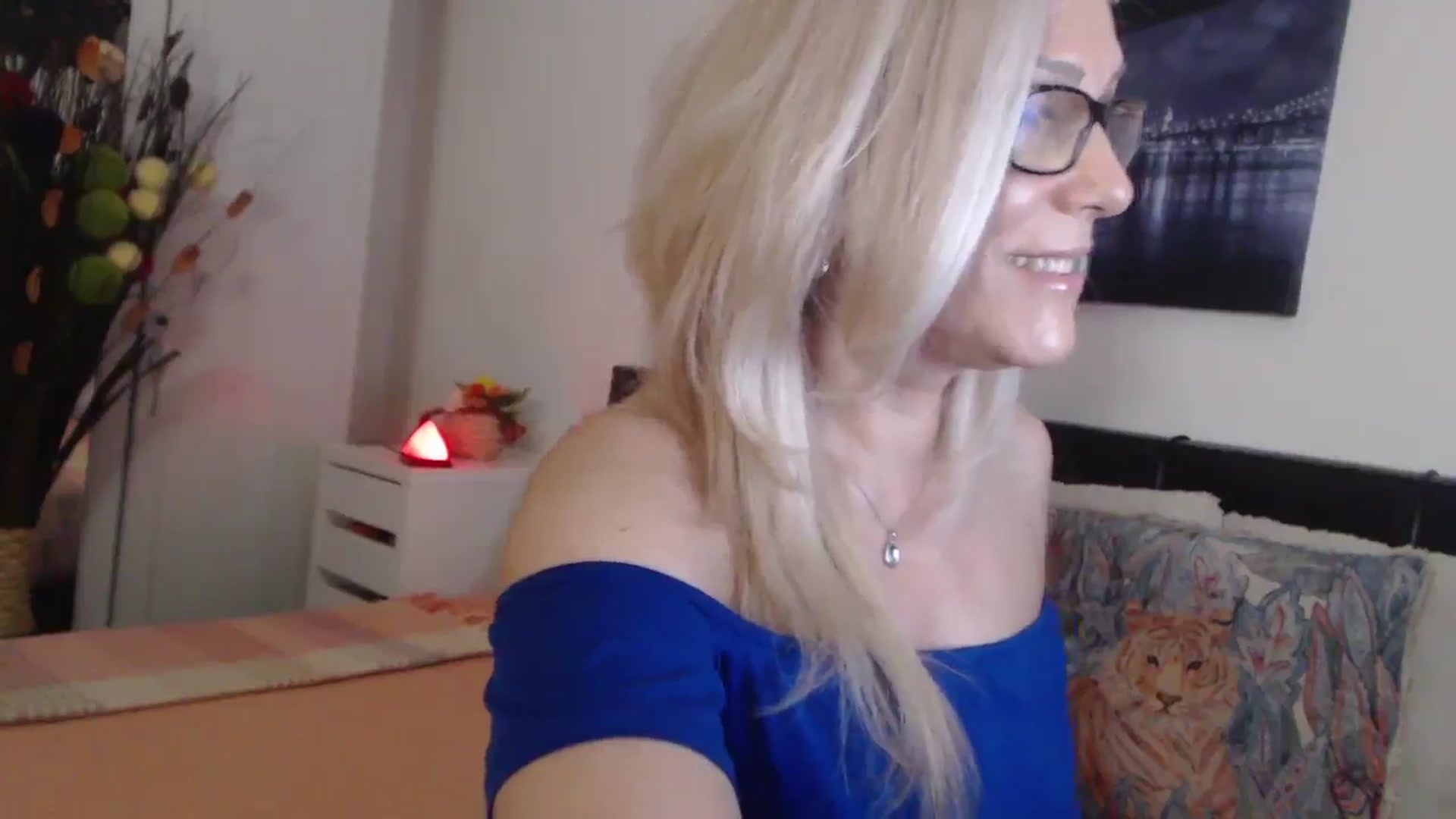 Gallery image thumbnail from Reeya71's myfreecams stream on, 04/17/2025, 02:21 image 9 of 20