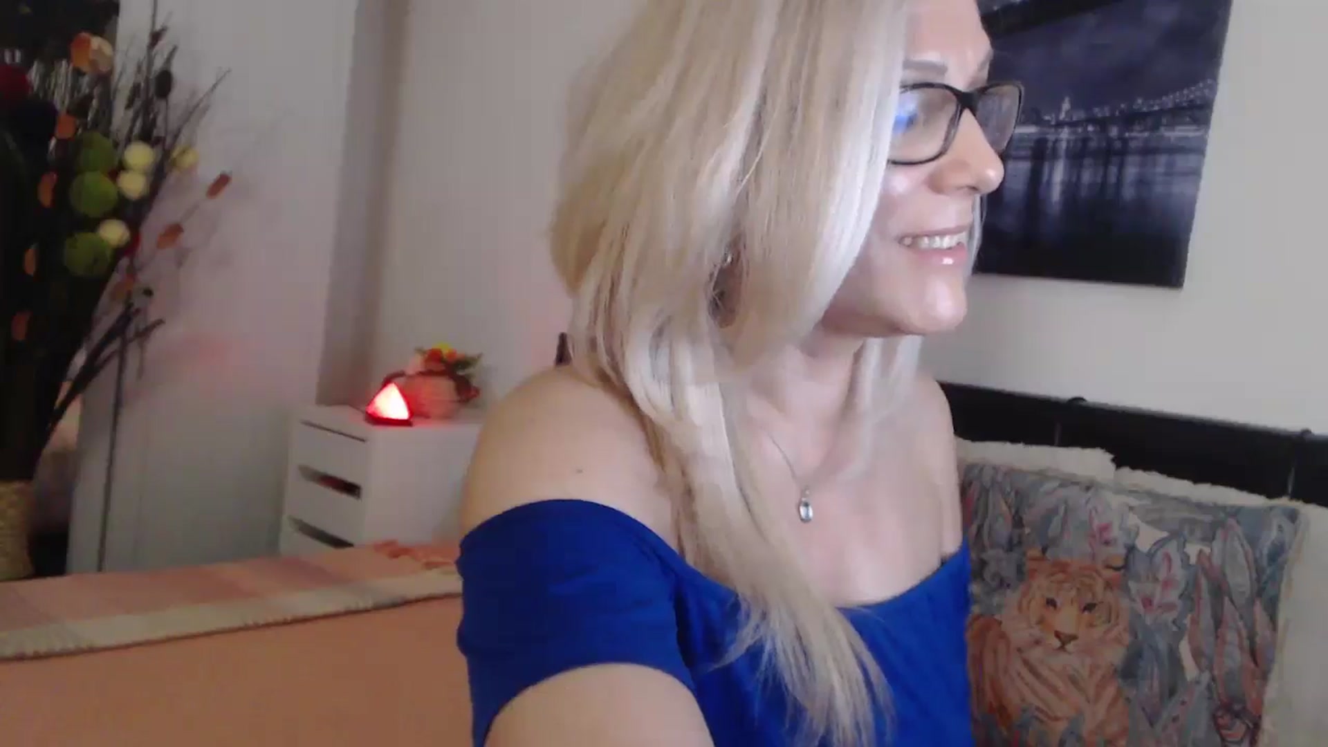 Gallery image thumbnail from Reeya71's myfreecams stream on, 04/17/2025, 02:21 image 11 of 20