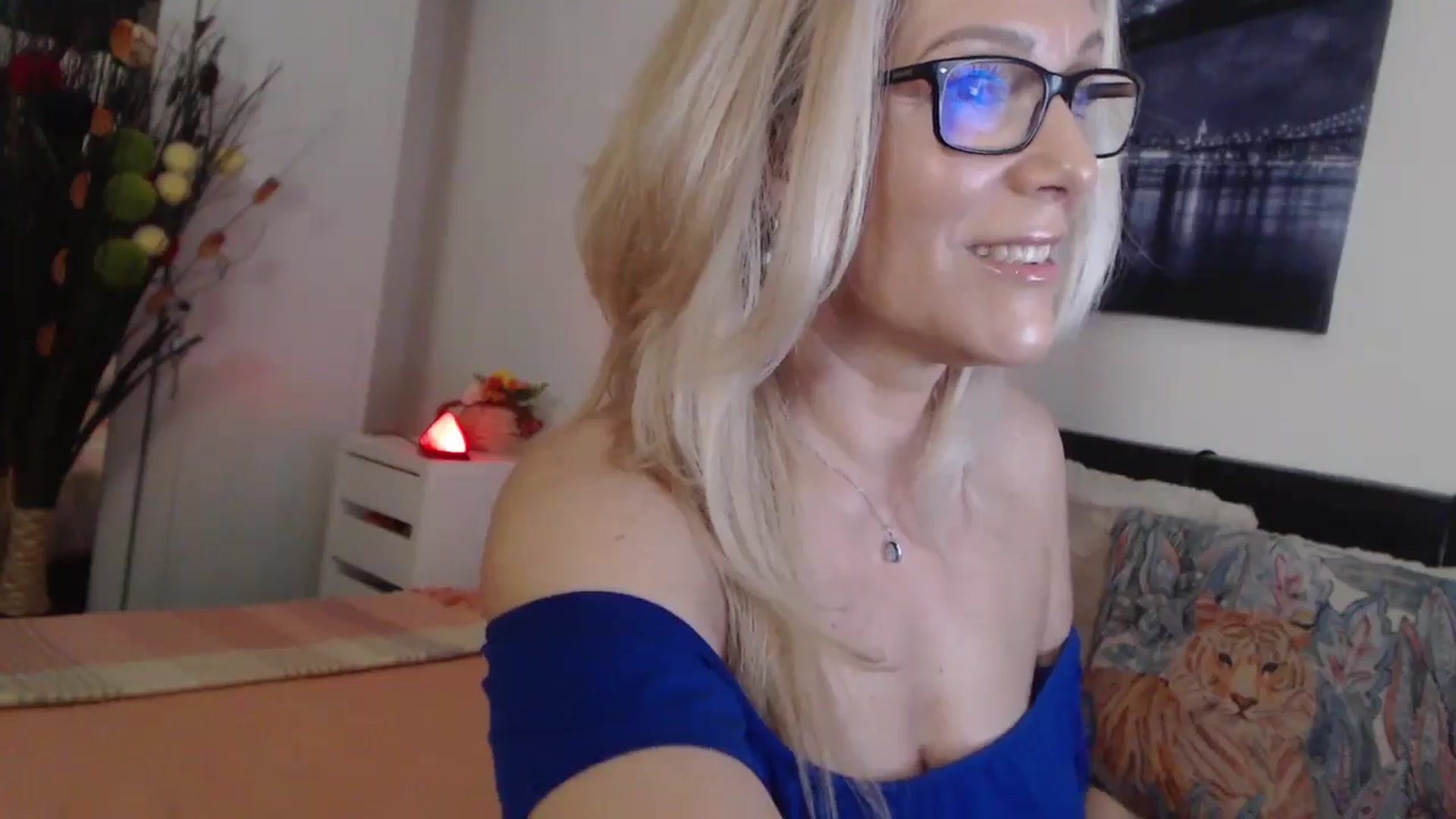 Gallery image thumbnail from Reeya71's myfreecams stream on, 04/17/2025, 03:48 image 7 of 20