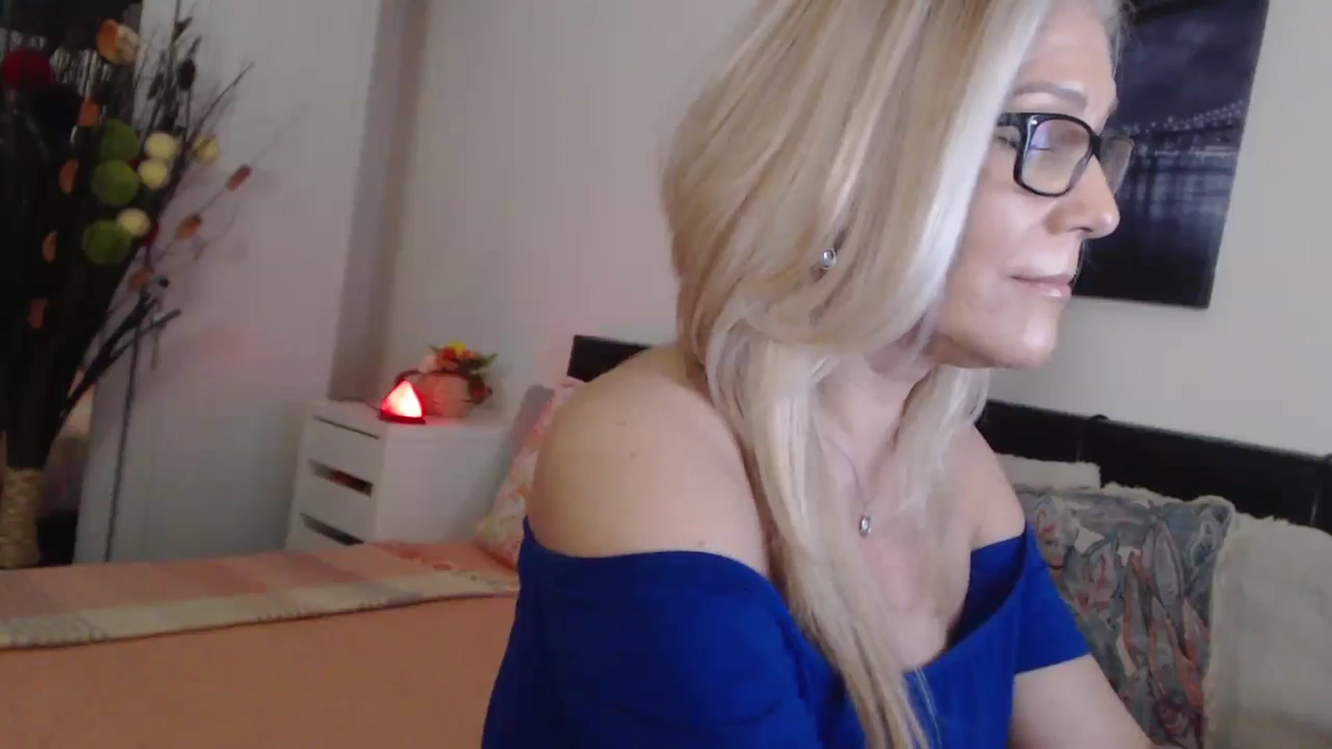 Gallery image thumbnail from Reeya71's myfreecams stream on, 04/17/2025, 04:55 image 11 of 20