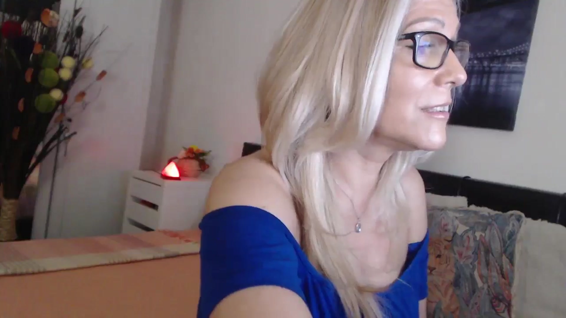 Gallery image thumbnail from Reeya71's myfreecams stream on, 04/17/2025, 04:55 image 9 of 20
