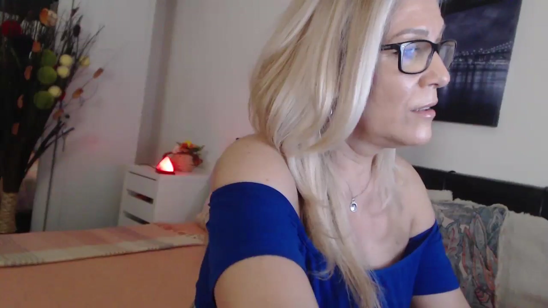 Gallery image thumbnail from Reeya71's myfreecams stream on, 04/17/2025, 04:55 image 13 of 20