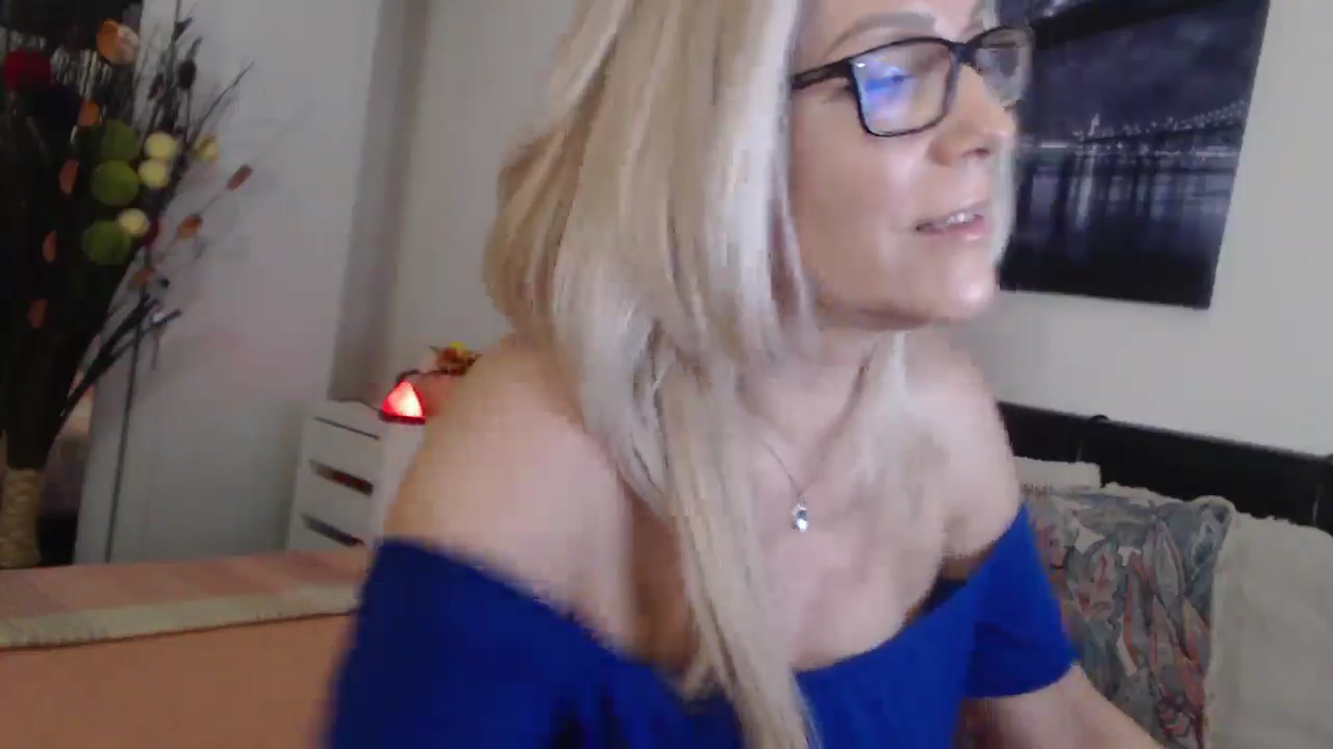 Gallery image thumbnail from Reeya71's myfreecams stream on, 04/17/2025, 04:55 image 15 of 20