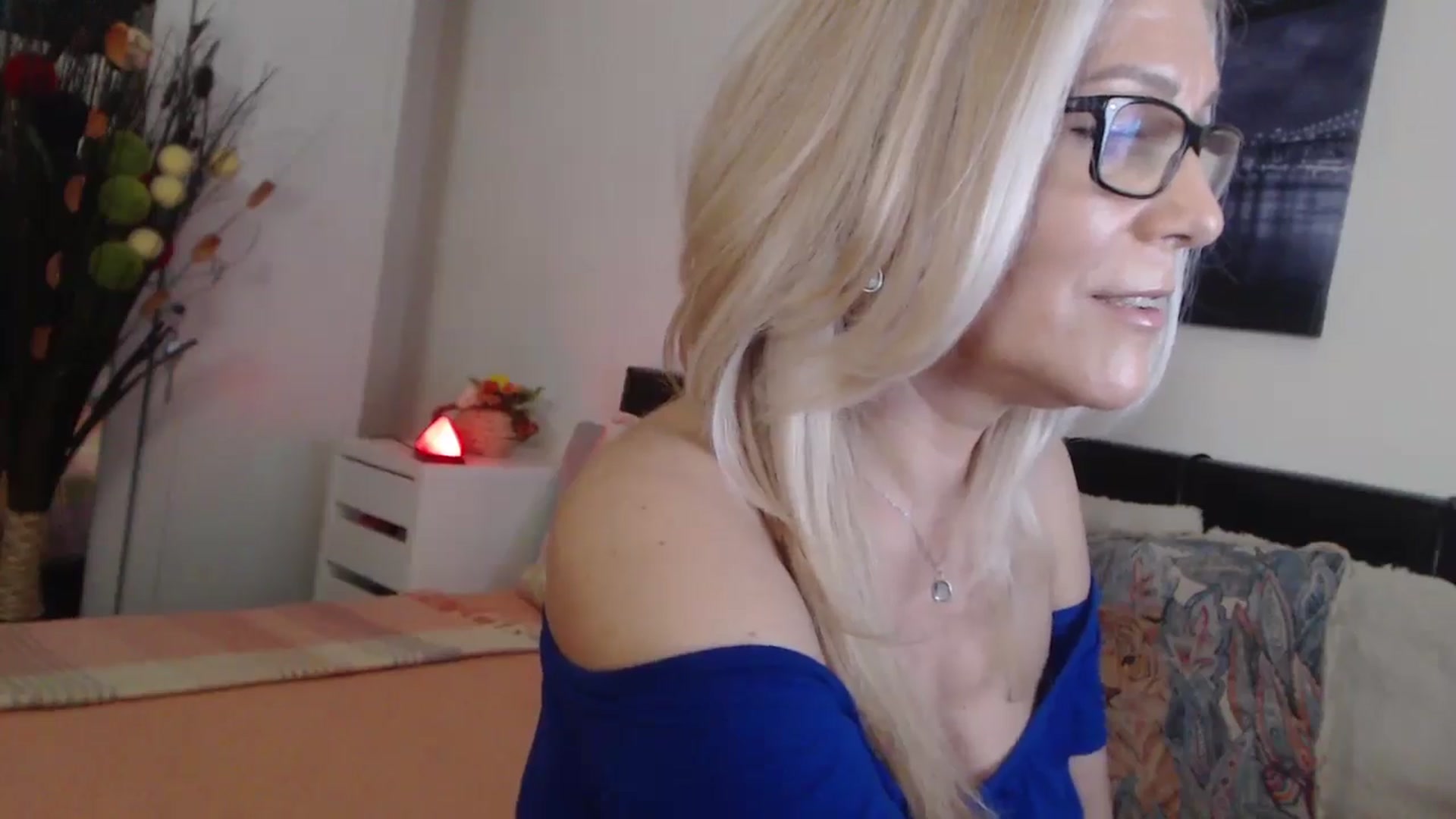 Gallery image thumbnail from Reeya71's myfreecams stream on, 04/17/2025, 04:55 image 3 of 20