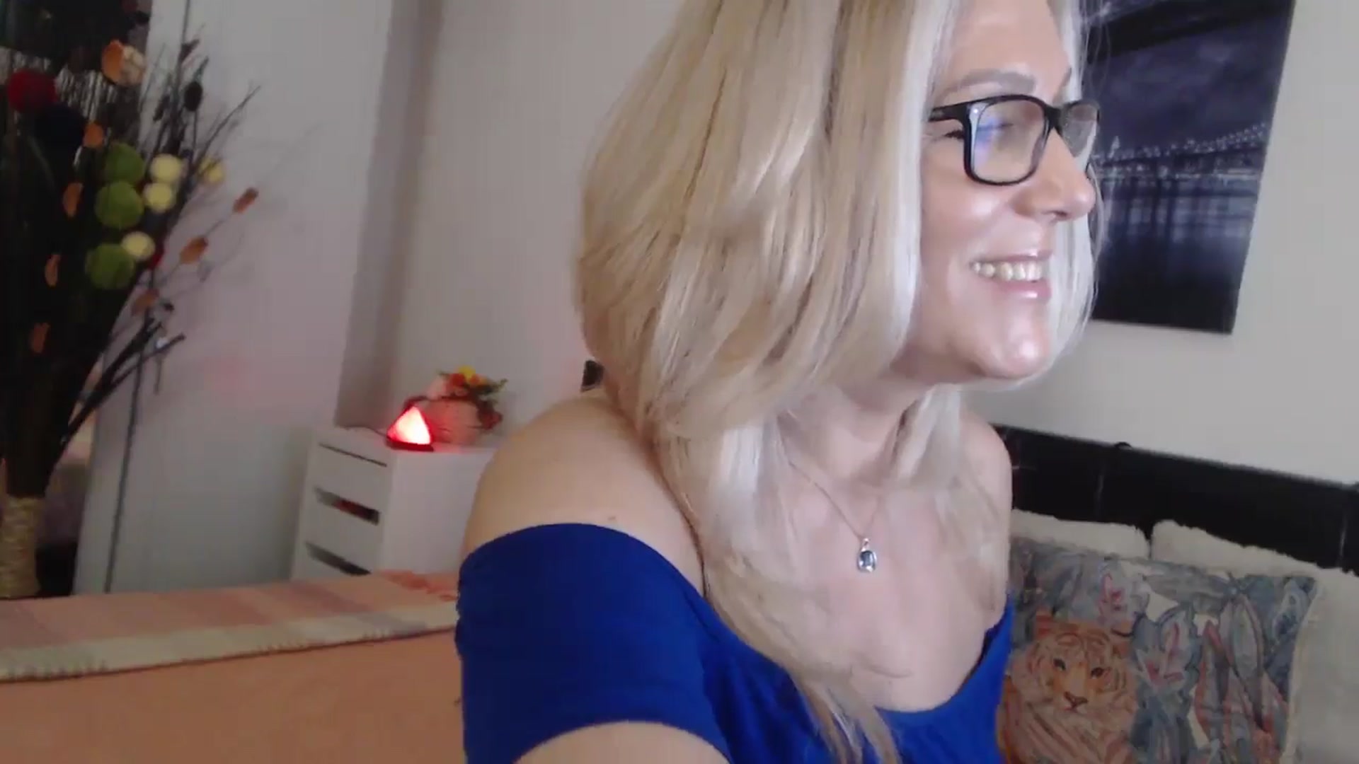 Gallery image thumbnail from Reeya71's myfreecams stream on, 04/17/2025, 05:24 image 4 of 20