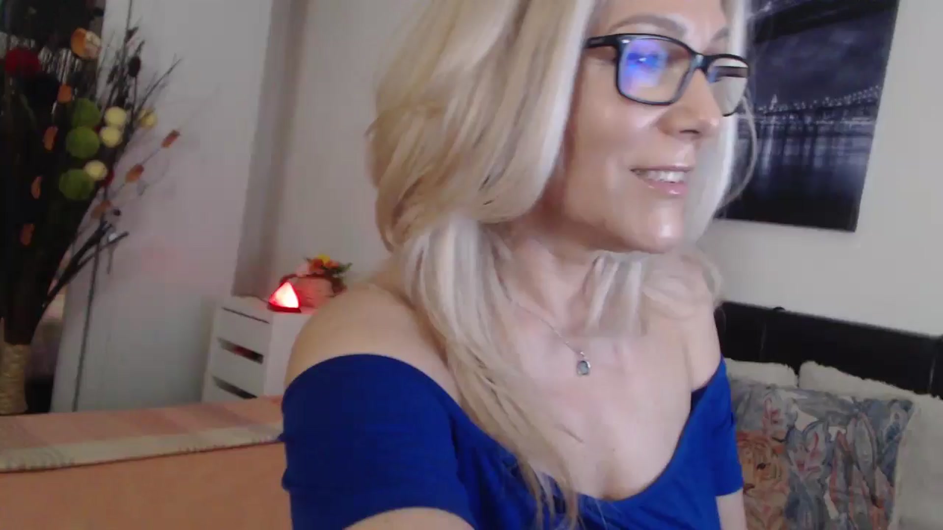 Gallery image thumbnail from Reeya71's myfreecams stream on, 04/17/2025, 05:24 image 1 of 20
