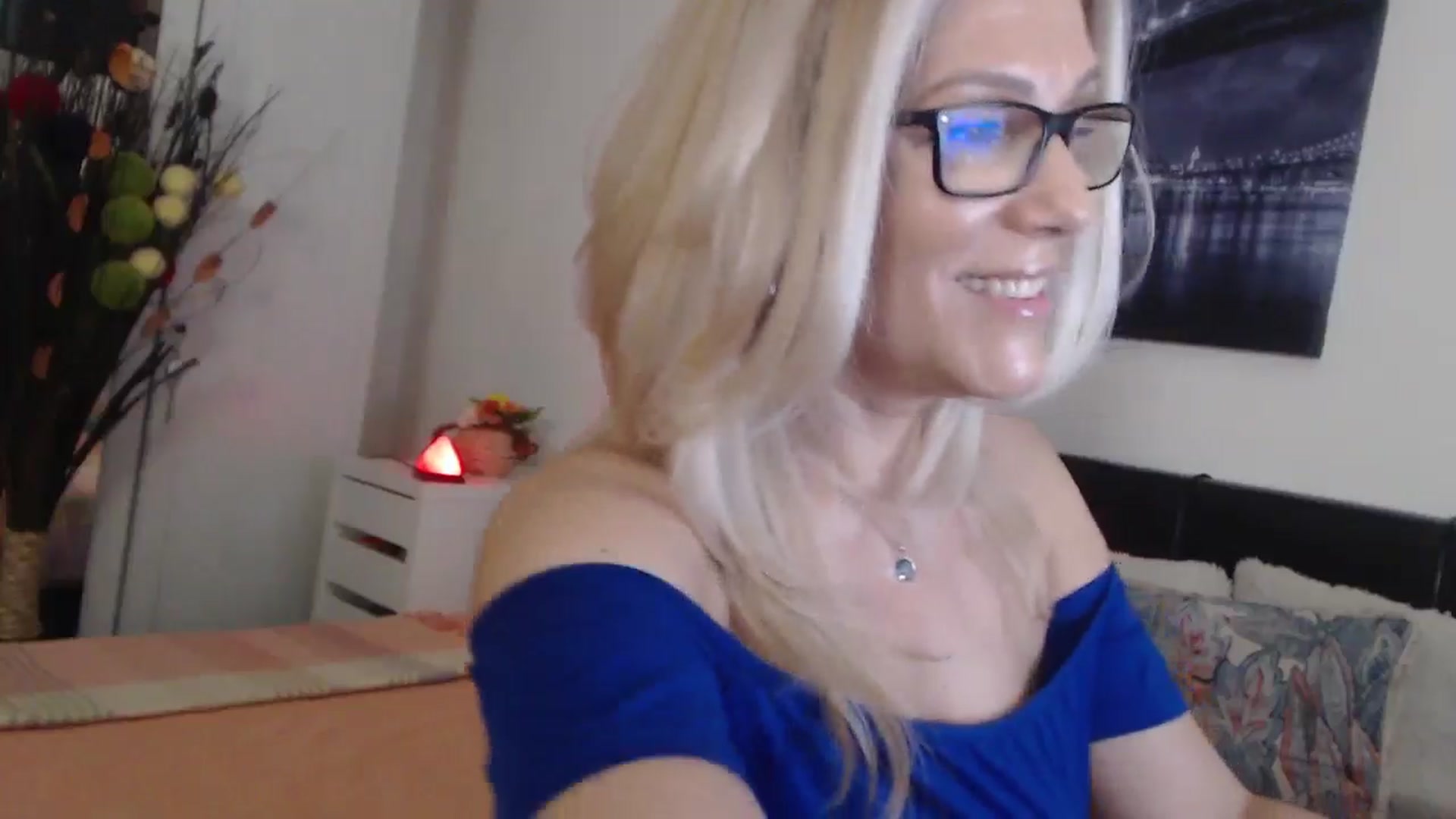 Gallery image thumbnail from Reeya71's myfreecams stream on, 04/17/2025, 05:24 image 7 of 20