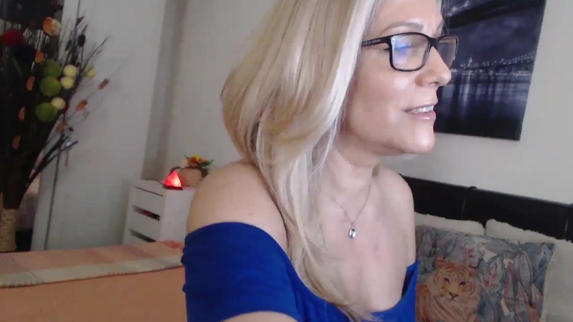 Gallery image thumbnail from Reeya71's myfreecams stream on, 04/17/2025, 05:24 image 17 of 20