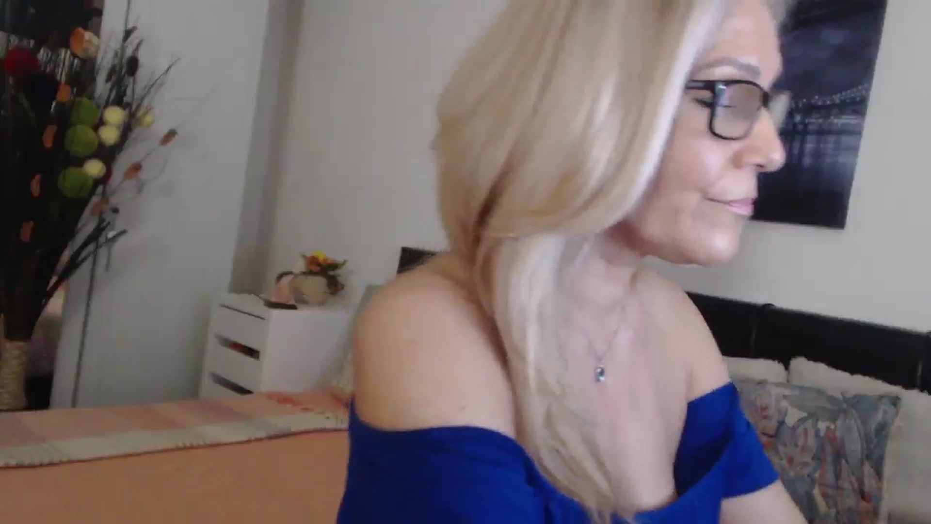 Gallery image thumbnail from Reeya71's myfreecams stream on, 04/17/2025, 05:24 image 14 of 20