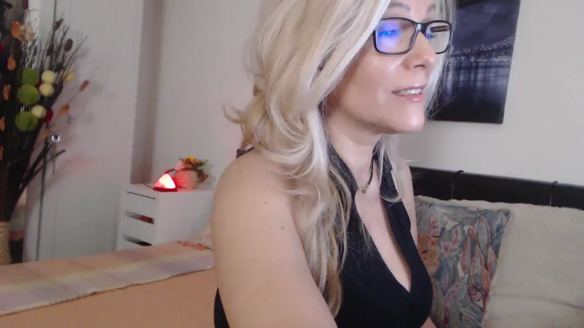 Gallery image thumbnail from Reeya71's myfreecams stream on, 04/30/2025, 01:46 image 5 of 20