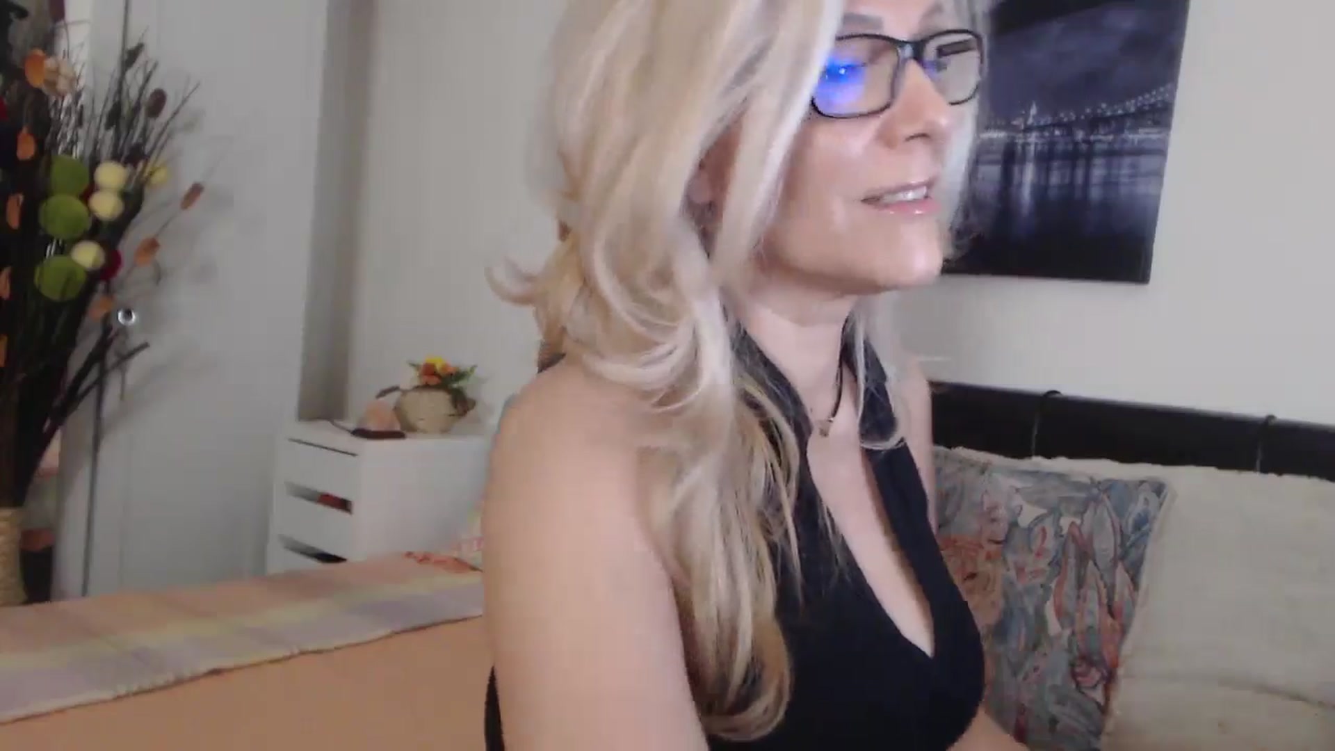 Gallery image thumbnail from Reeya71's myfreecams stream on, 04/30/2025, 01:46 image 8 of 20