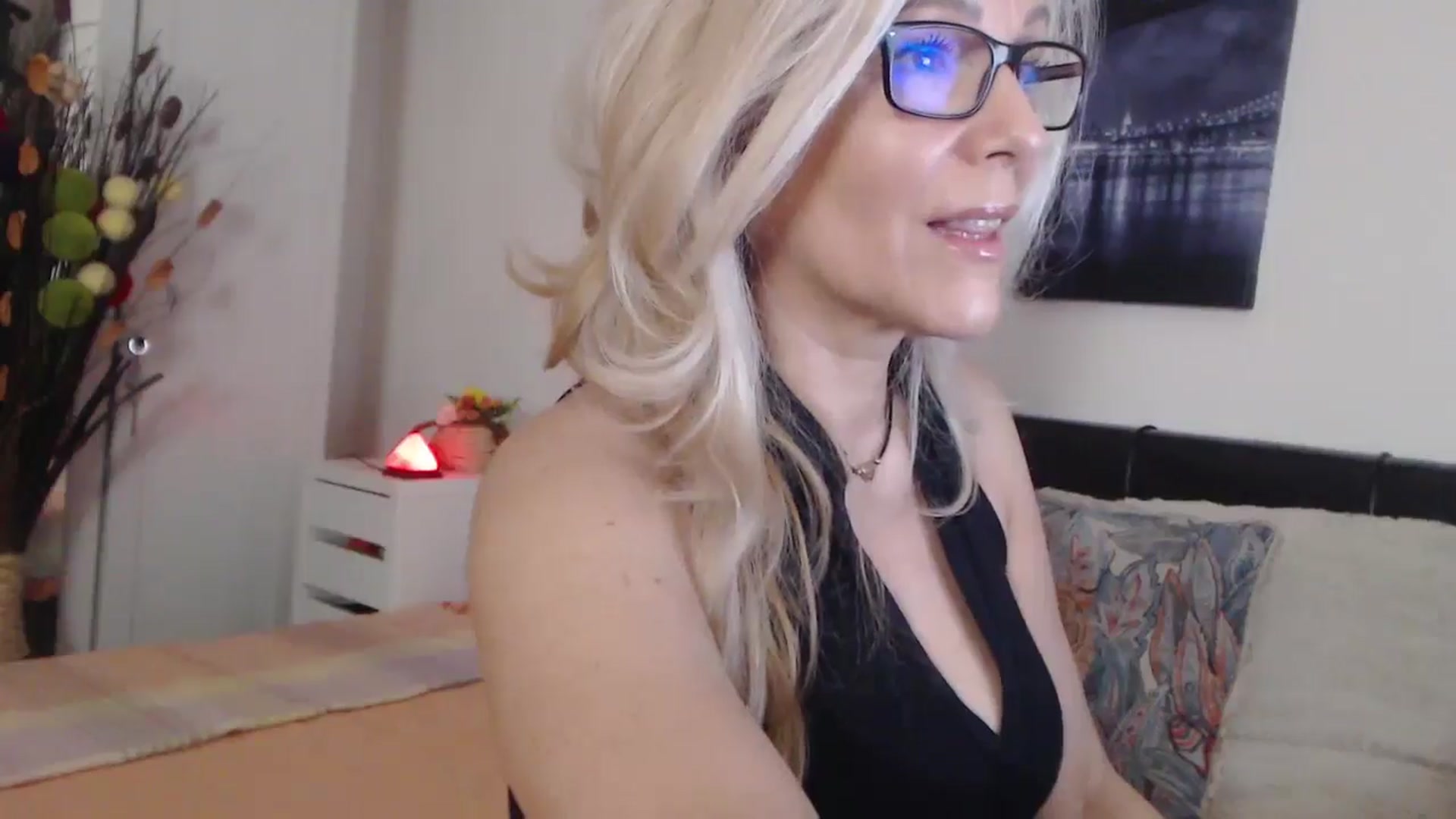Gallery image thumbnail from Reeya71's myfreecams stream on, 04/30/2025, 01:46 image 6 of 20