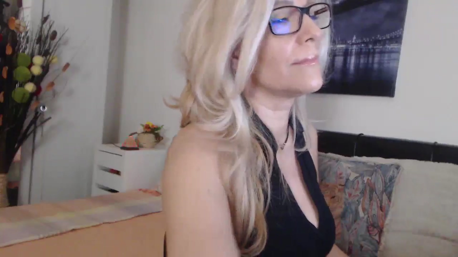 Gallery image thumbnail from Reeya71's myfreecams stream on, 04/30/2025, 01:46 image 7 of 20