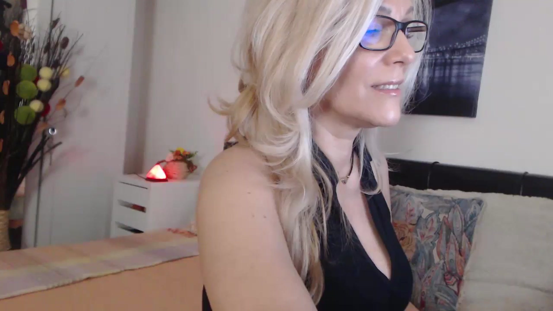 Gallery image thumbnail from Reeya71's myfreecams stream on, 04/30/2025, 01:46 image 9 of 20