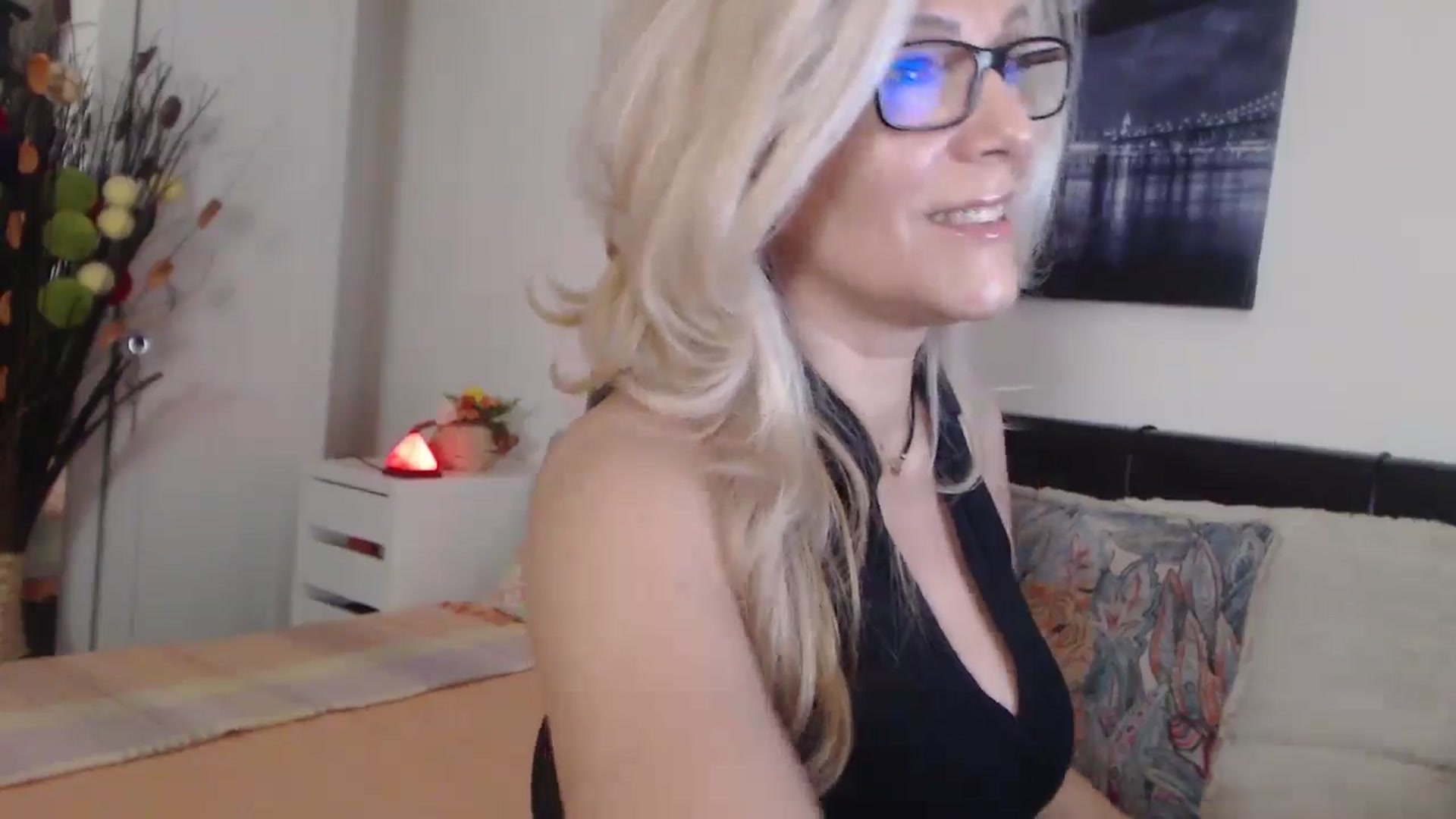 Gallery image thumbnail from Reeya71's myfreecams stream on, 04/30/2025, 01:46 image 11 of 20