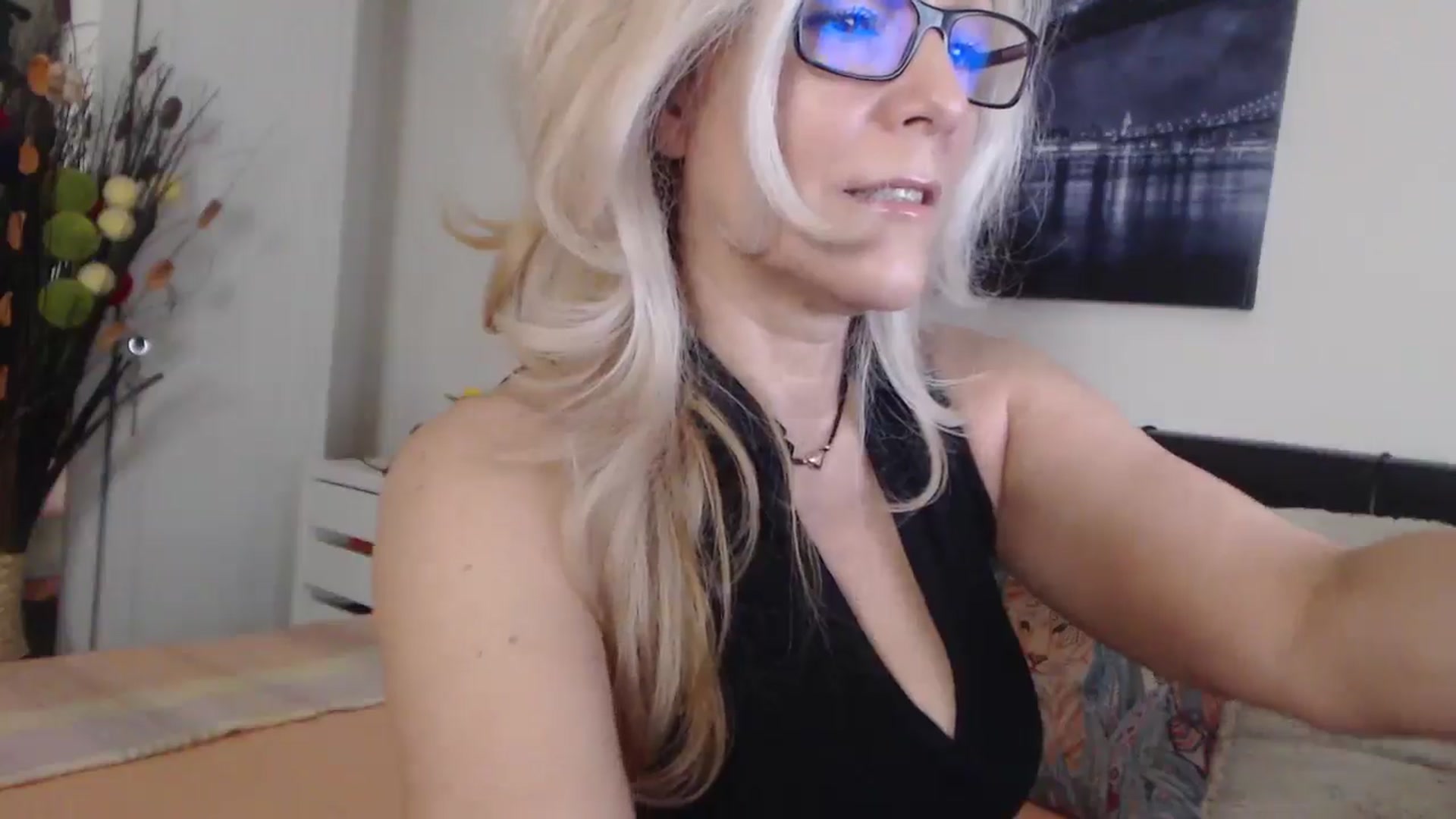 Gallery image thumbnail from Reeya71's myfreecams stream on, 04/30/2025, 01:46 image 3 of 20