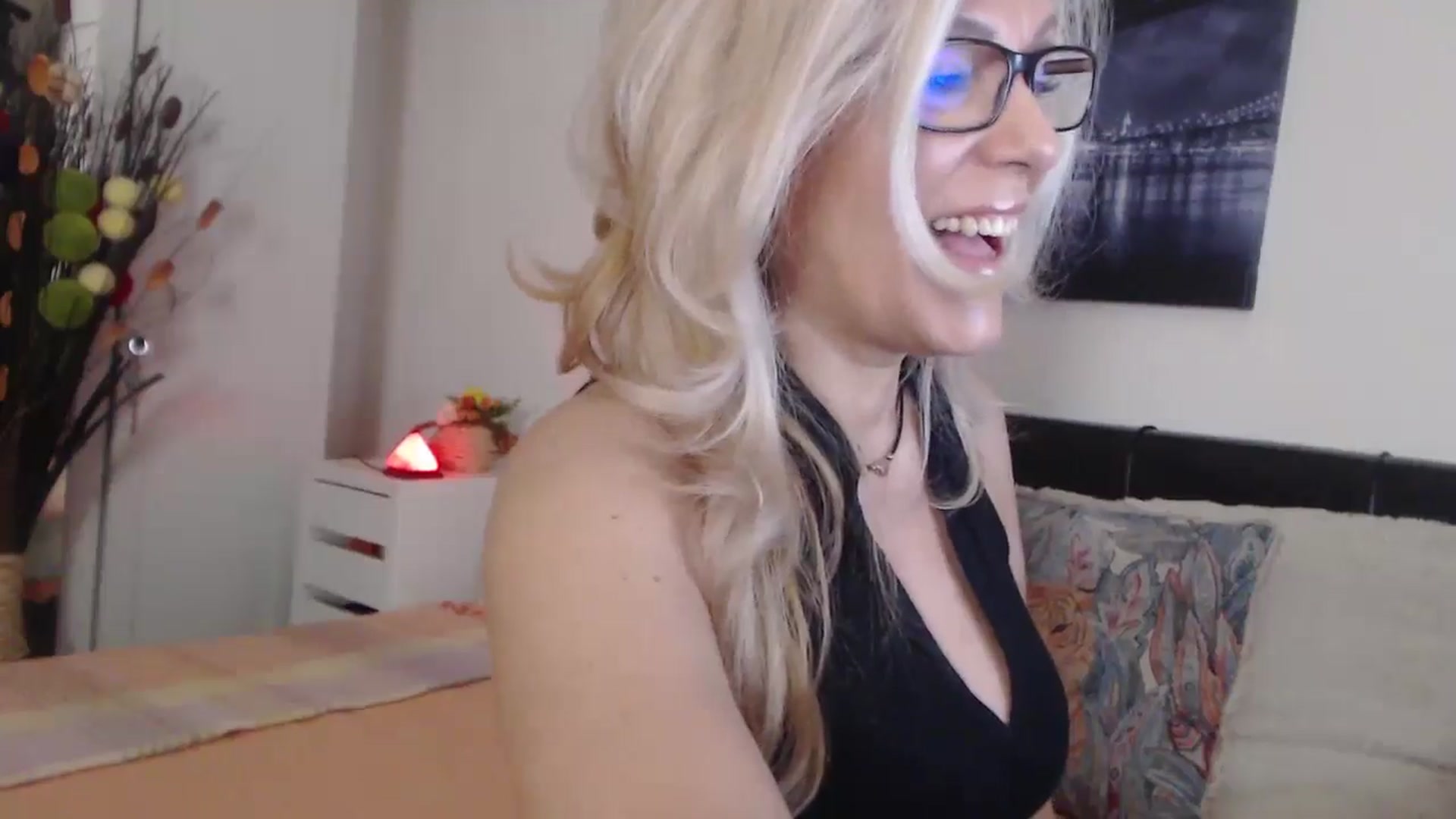 Gallery image thumbnail from Reeya71's myfreecams stream on, 04/30/2025, 01:46 image 4 of 20