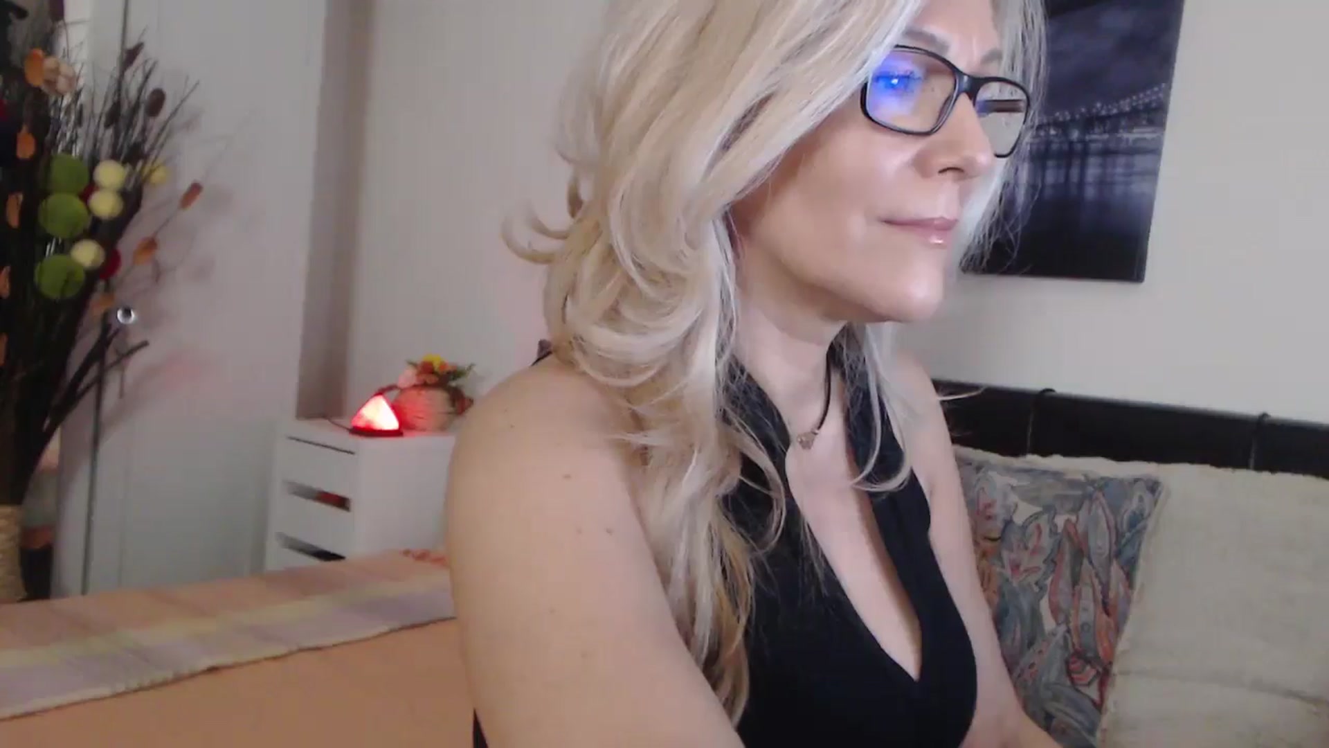 Gallery image thumbnail from Reeya71's myfreecams stream on, 04/30/2025, 01:46 image 14 of 20