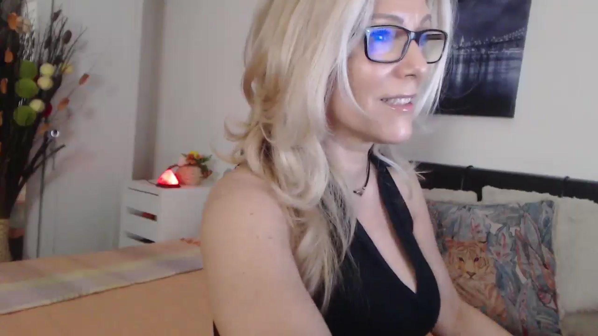 Gallery image thumbnail from Reeya71's myfreecams stream on, 04/30/2025, 03:09 image 5 of 20