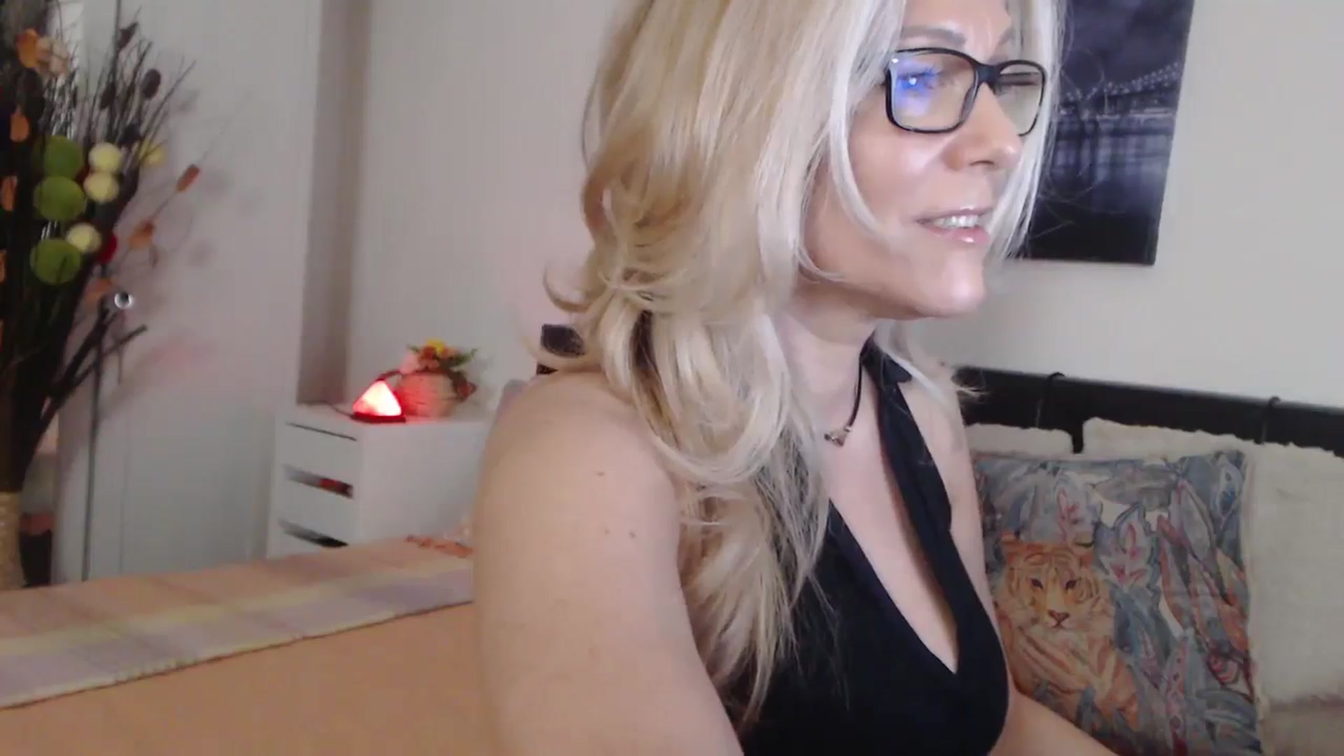 Gallery image thumbnail from Reeya71's myfreecams stream on, 04/30/2025, 03:09 image 3 of 20
