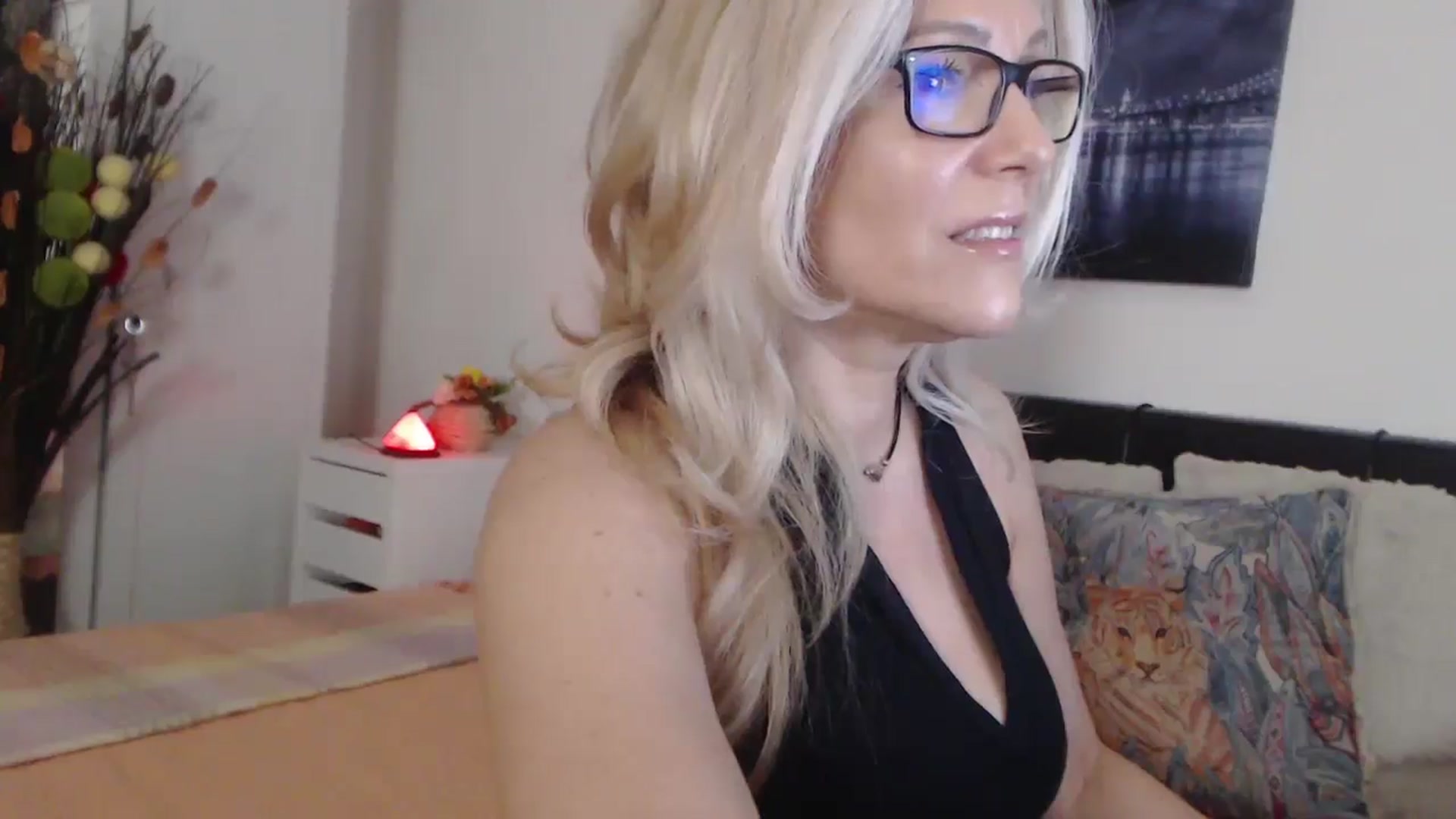 Gallery image thumbnail from Reeya71's myfreecams stream on, 04/30/2025, 03:09 image 10 of 20