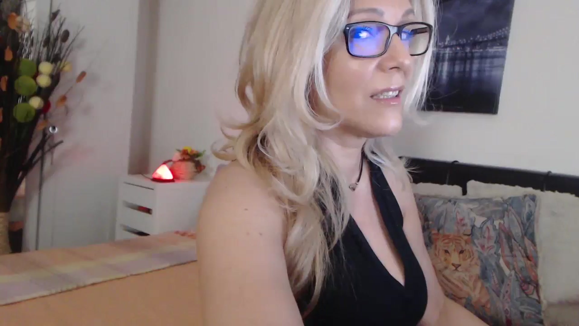 Gallery image thumbnail from Reeya71's myfreecams stream on, 04/30/2025, 03:09 image 9 of 20
