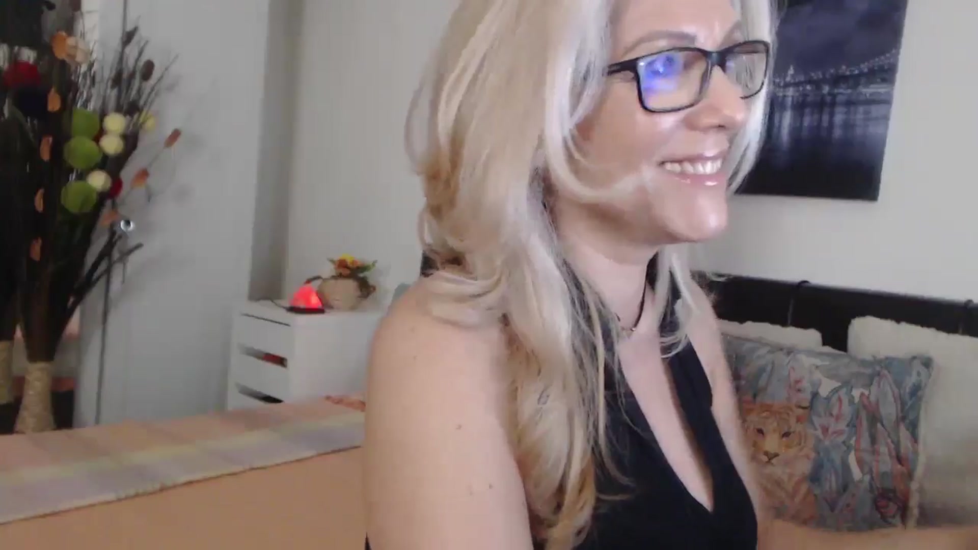 Gallery image thumbnail from Reeya71's myfreecams stream on, 04/30/2025, 04:39 image 7 of 20