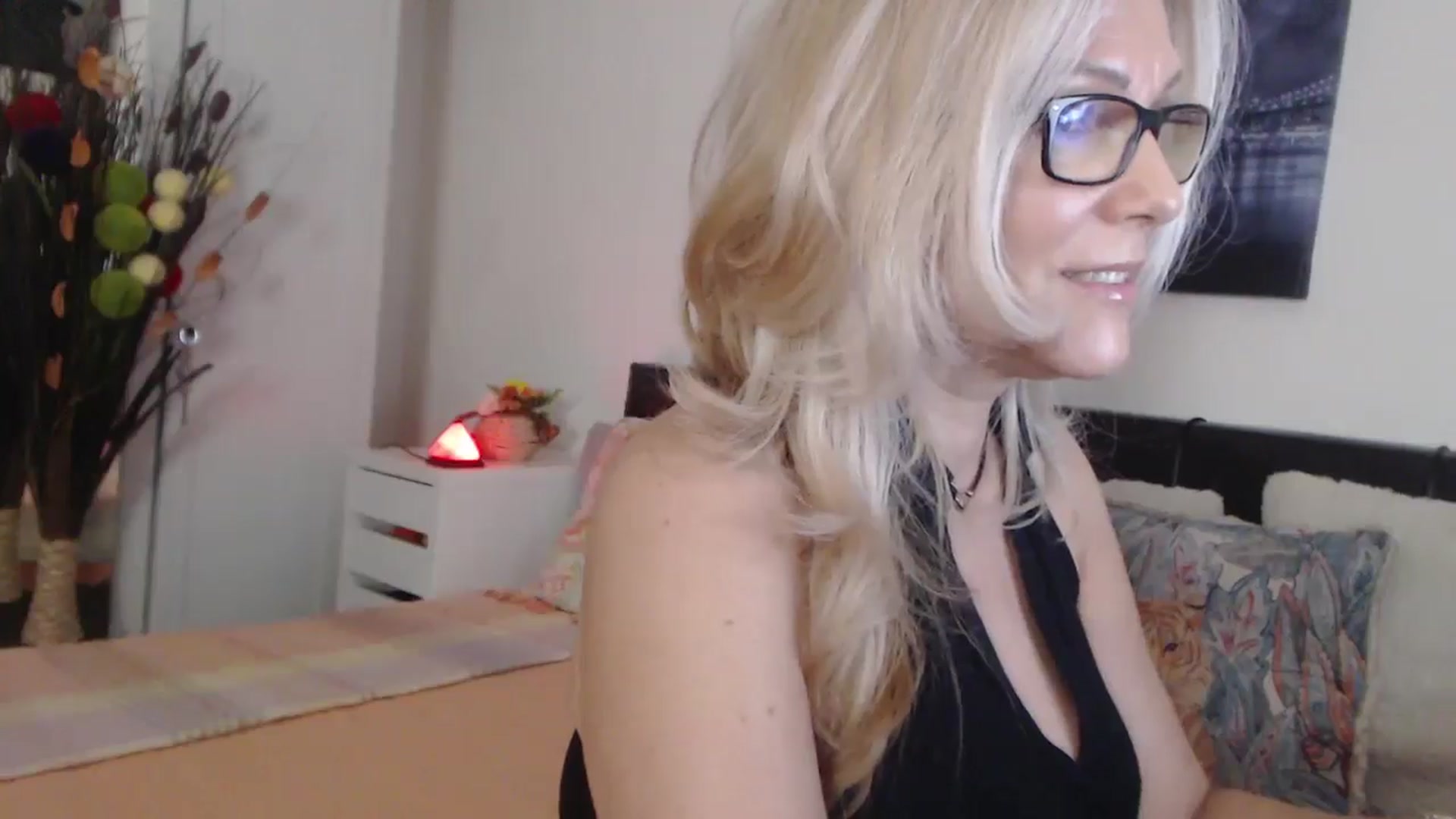 Gallery image thumbnail from Reeya71's myfreecams stream on, 04/30/2025, 04:39 image 4 of 20