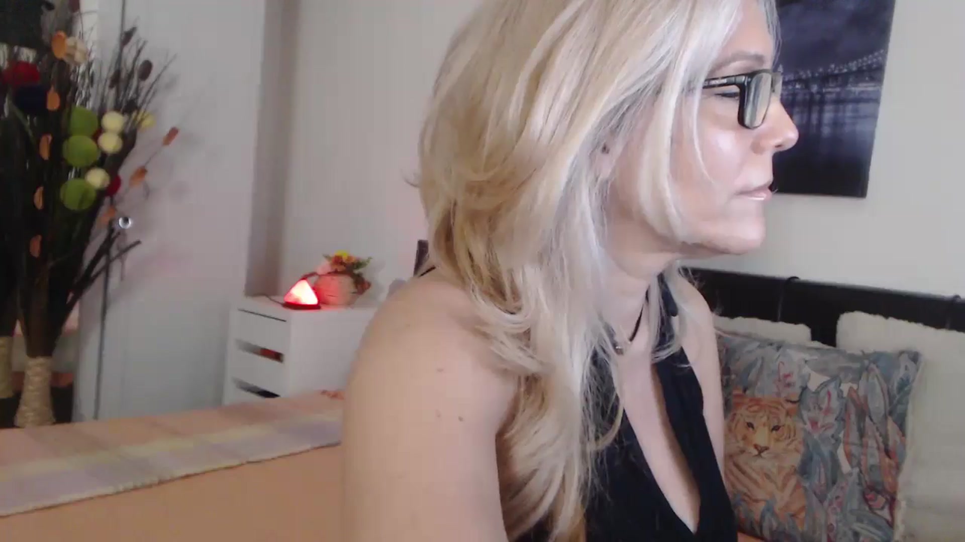 Gallery image thumbnail from Reeya71's myfreecams stream on, 04/30/2025, 04:39 image 6 of 20