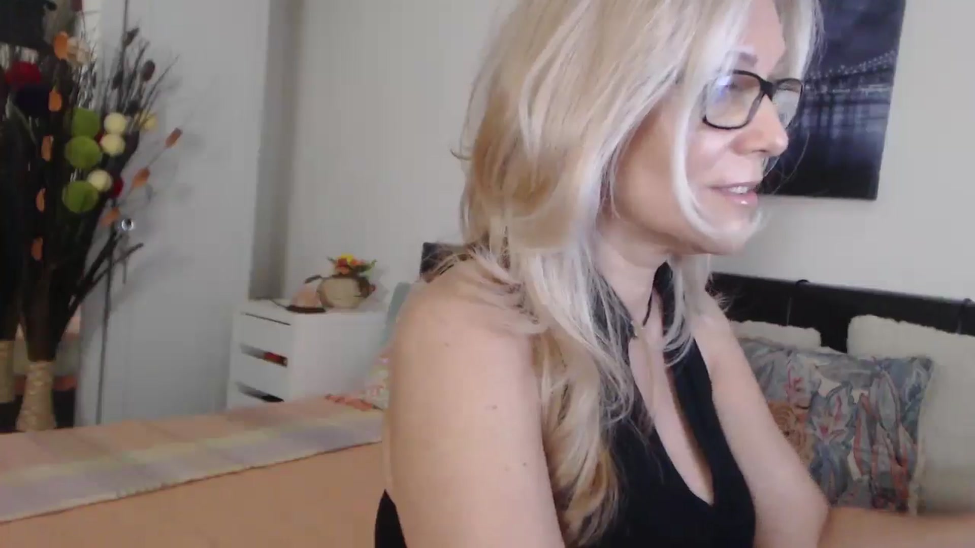 Gallery image thumbnail from Reeya71's myfreecams stream on, 04/30/2025, 04:39 image 13 of 20